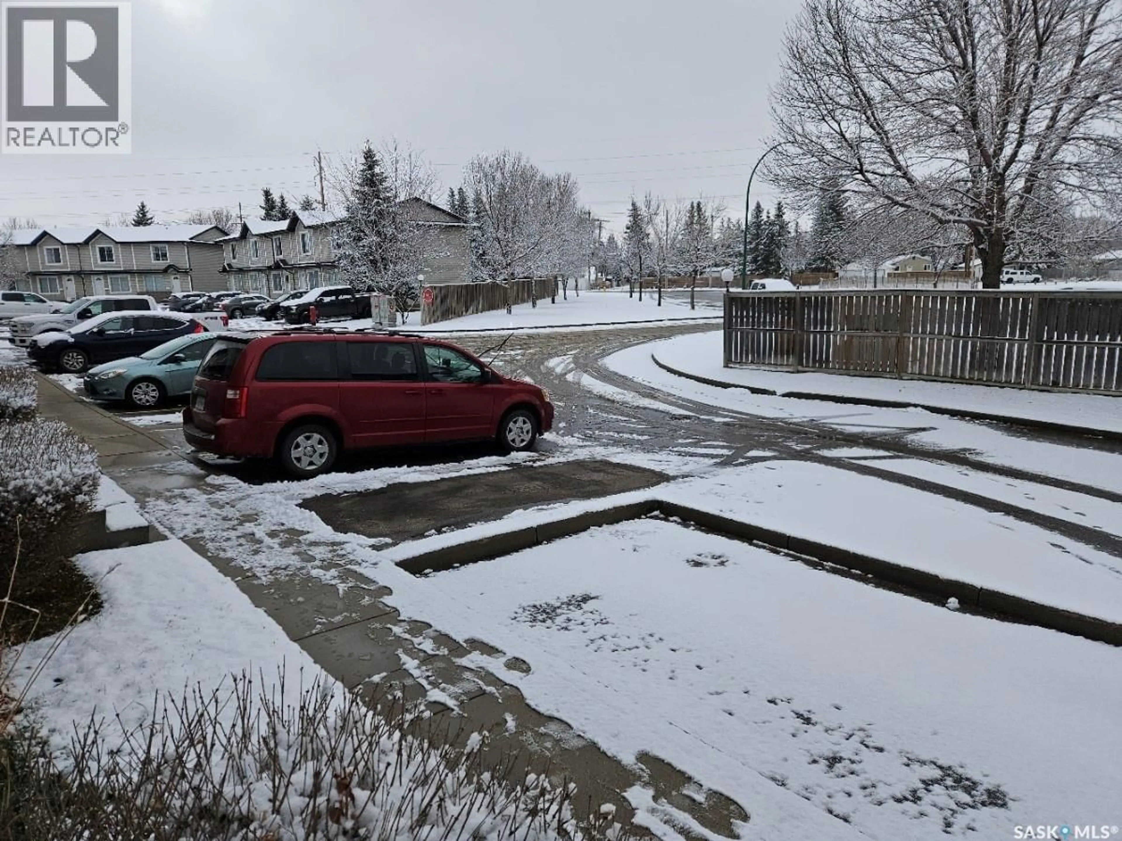 Parking for 101 103 RUTHERFORD CRESCENT, Saskatoon Saskatchewan S7N4X9