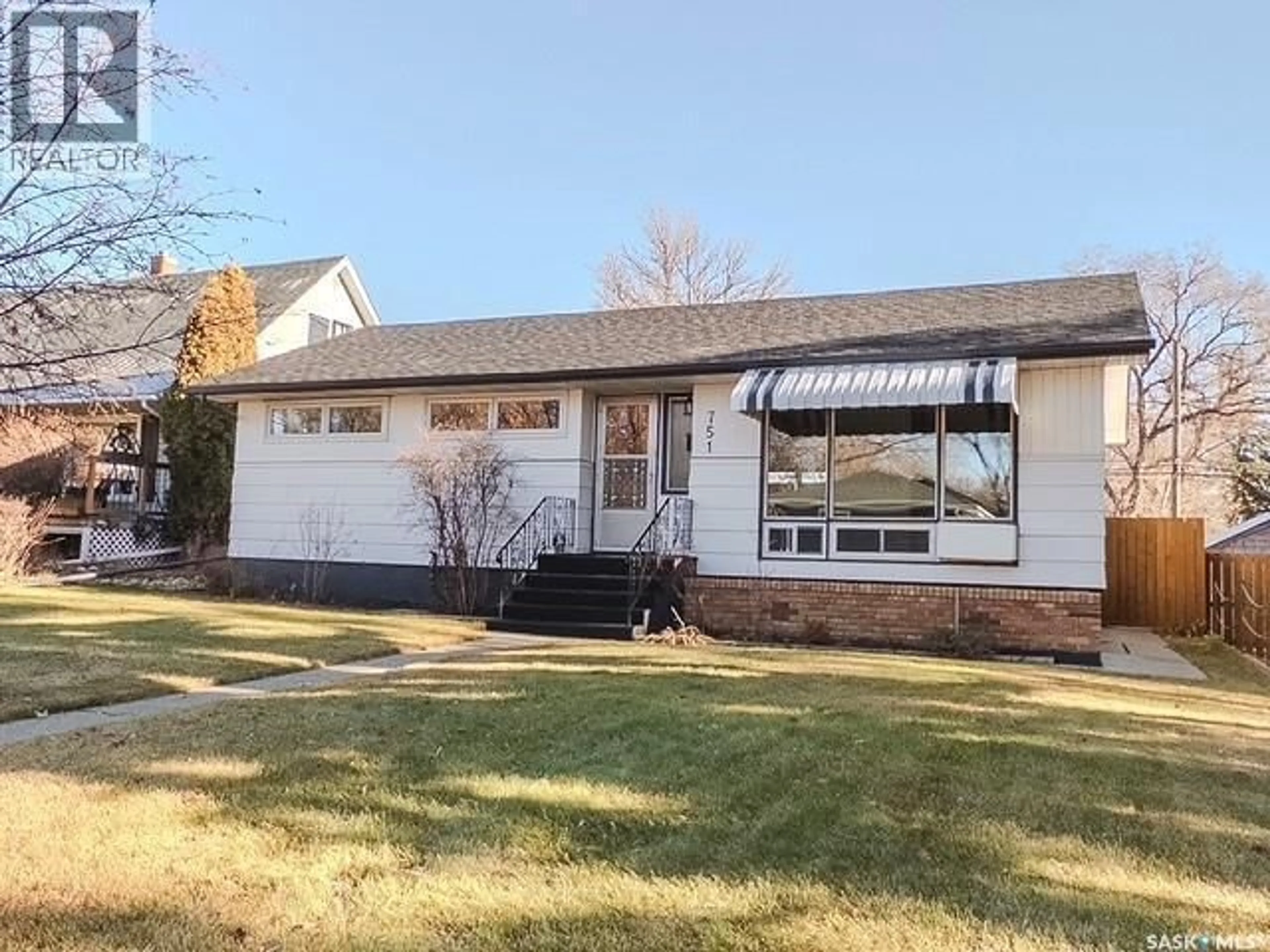 Home with vinyl exterior material, street for 751 4TH AVENUE, Swift Current Saskatchewan S9H2K5