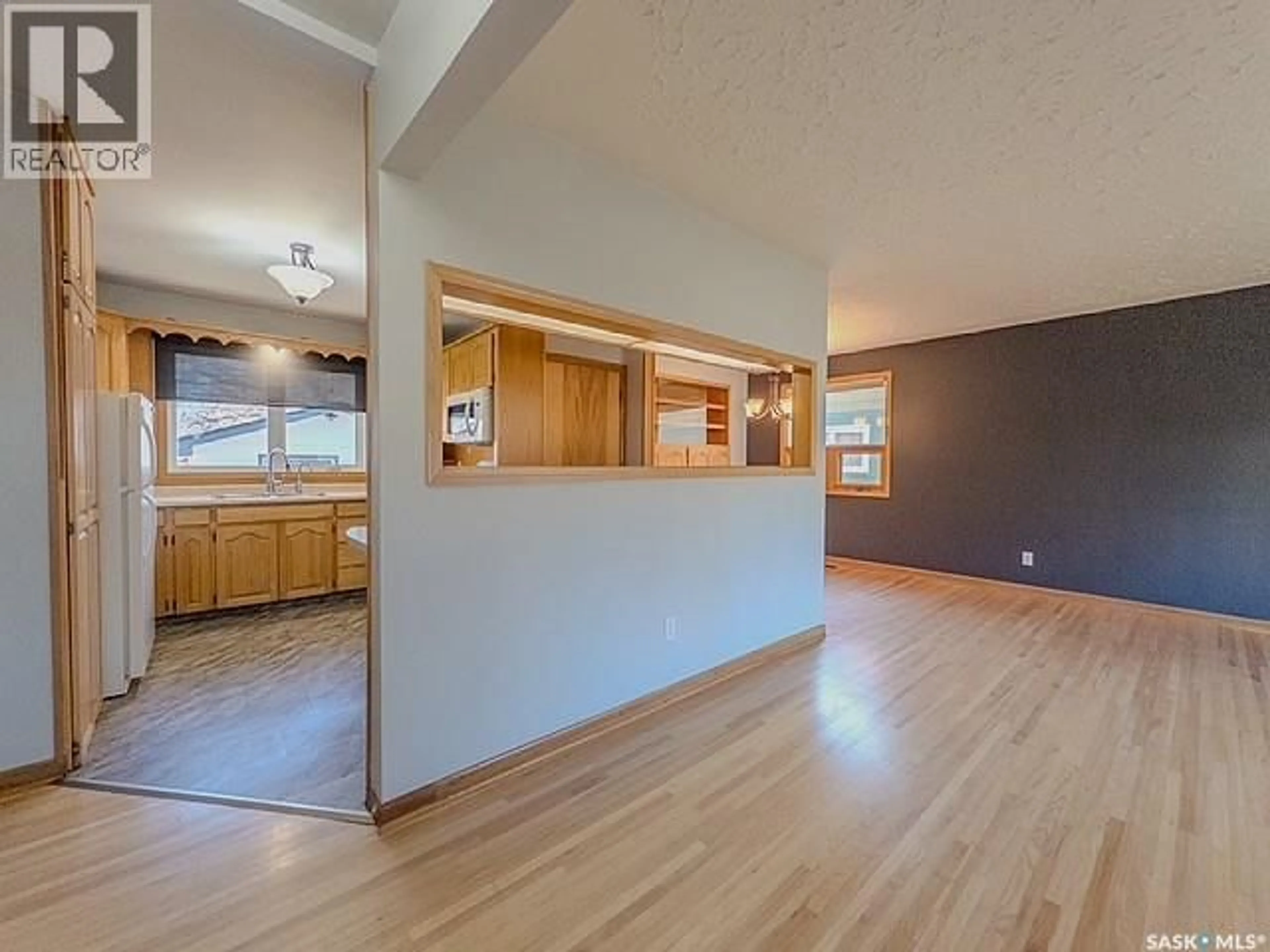 Open concept kitchen, wood/laminate floor for 751 4TH AVENUE, Swift Current Saskatchewan S9H2K5