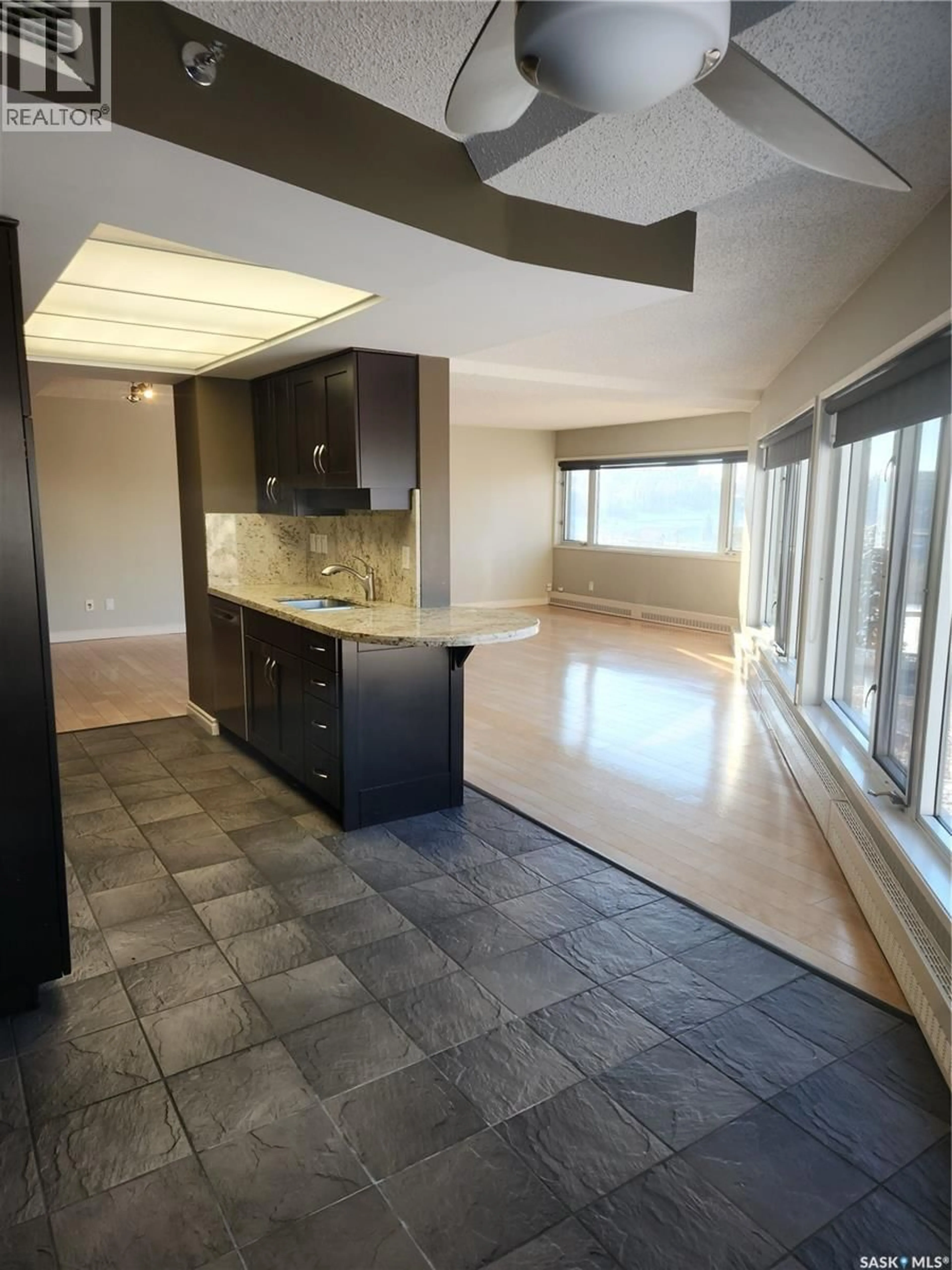 Open concept kitchen, ceramic/tile floor for 424 - 570 SPADINA CRESCENT, Saskatoon Saskatchewan S7K6X7