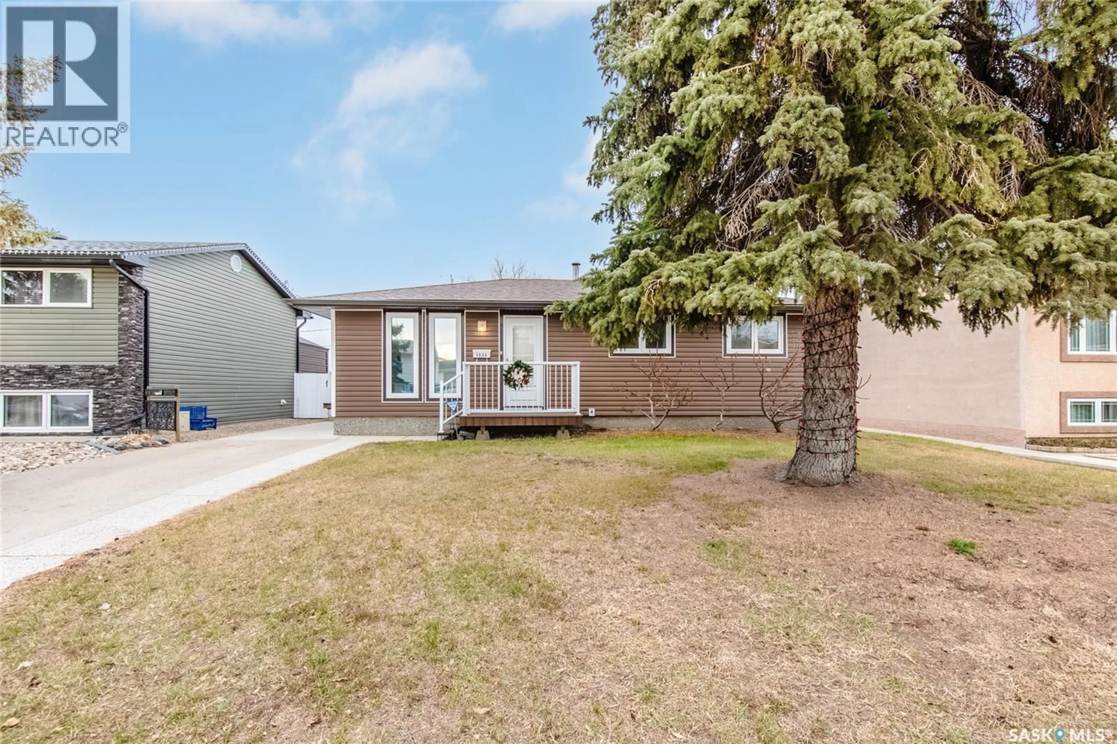 Home with vinyl exterior material, street for 1534 VAUGHAN STREET, Moose Jaw Saskatchewan S6H6S7