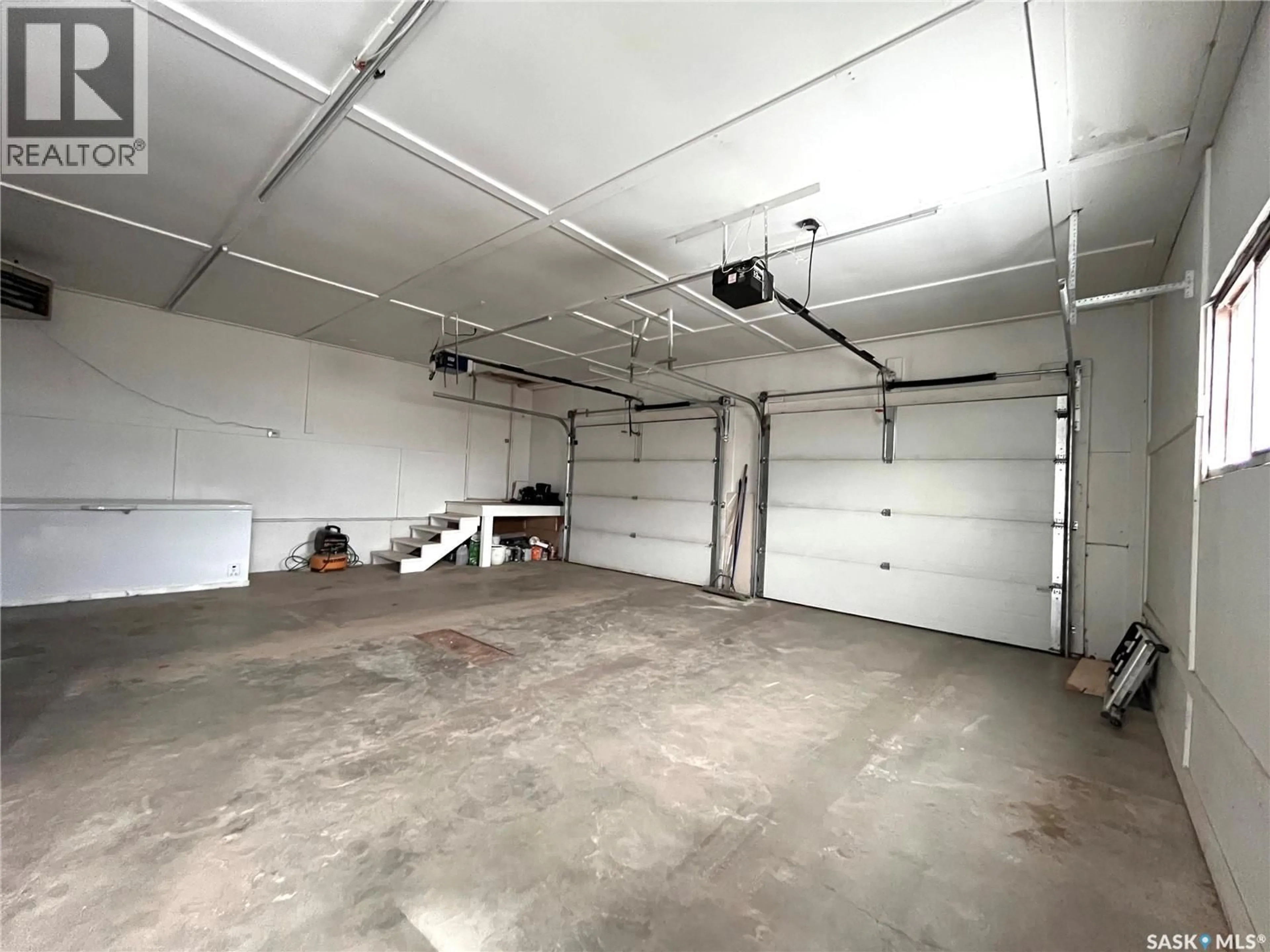 Indoor garage for 109 6TH STREET, Nipawin Saskatchewan S0E1E0