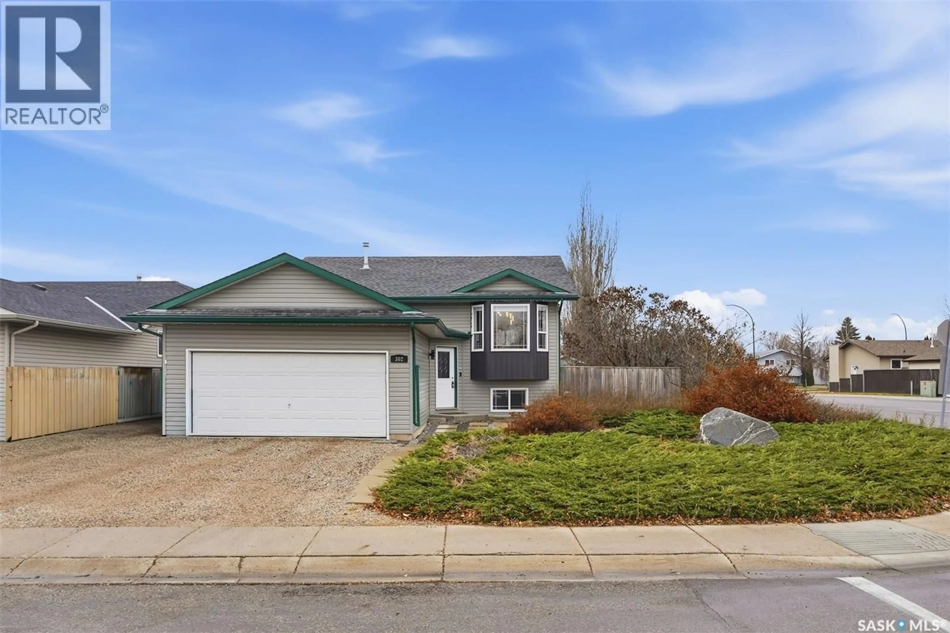 Home with vinyl exterior material, street for 302 KERR ROAD, Saskatoon Saskatchewan S7K4S3