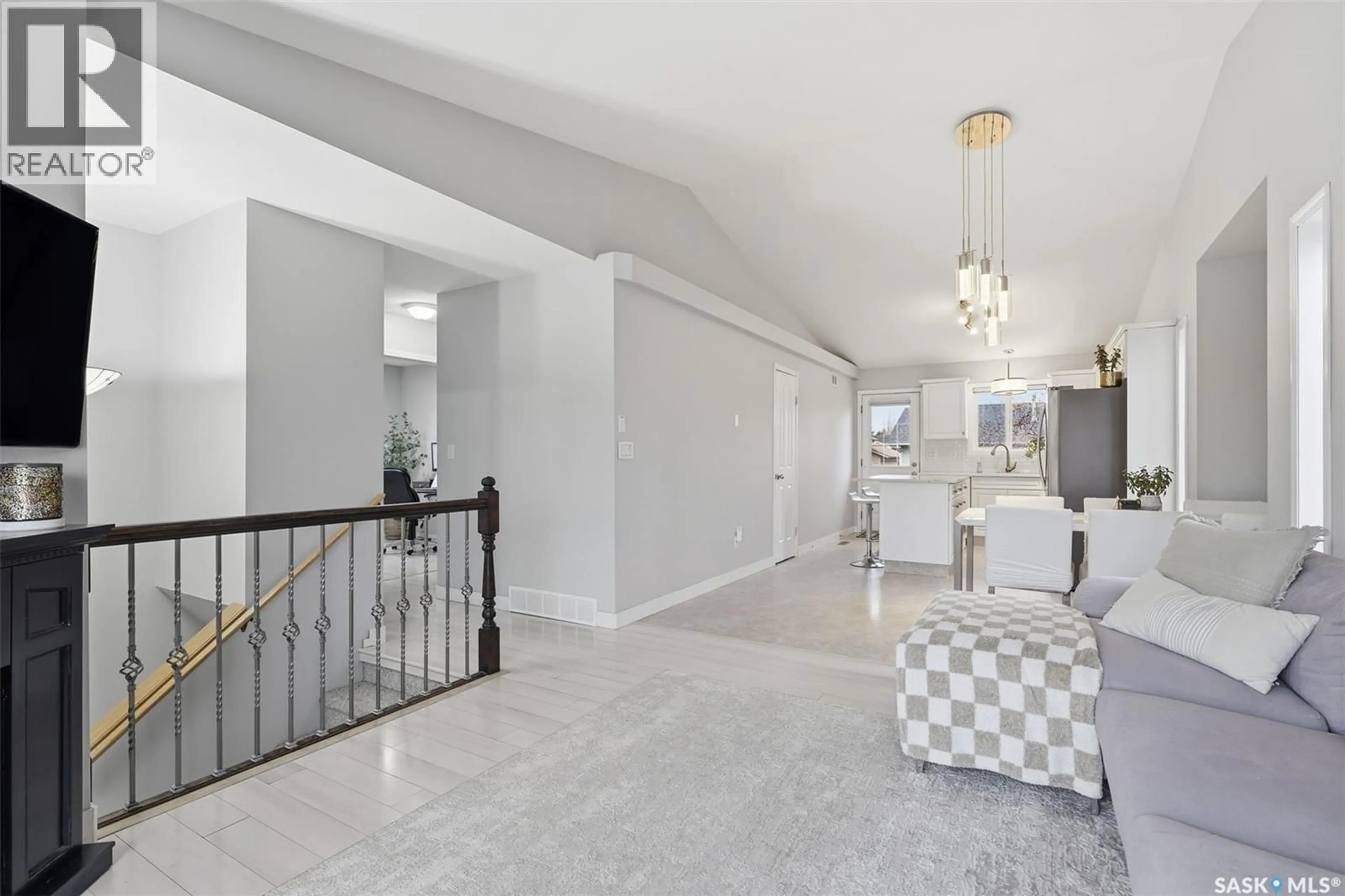 Indoor foyer for 302 KERR ROAD, Saskatoon Saskatchewan S7K4S3