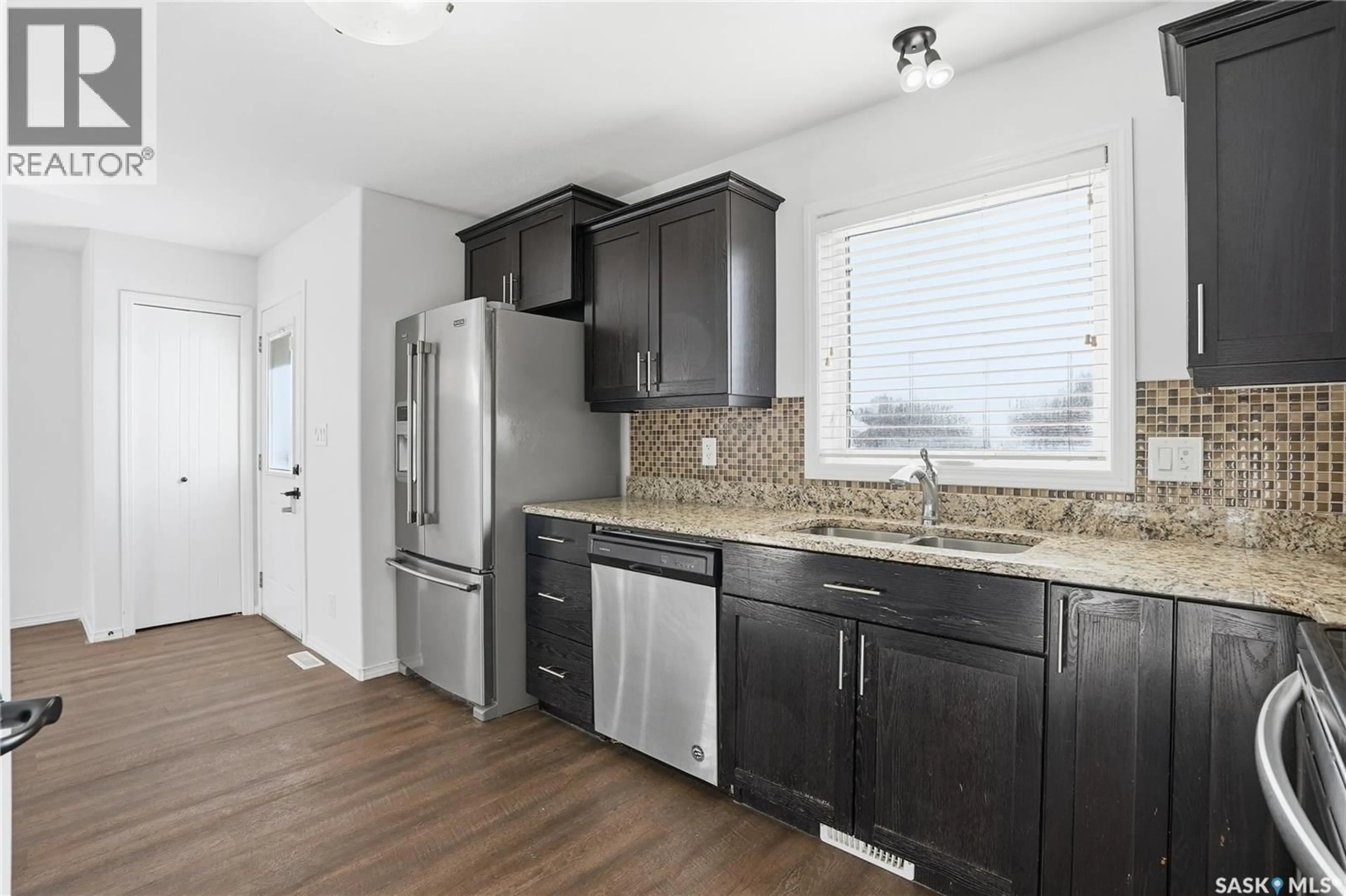 Open concept kitchen, unknown for 514 KLASSEN CRESCENT, Saskatoon Saskatchewan S7R0G2