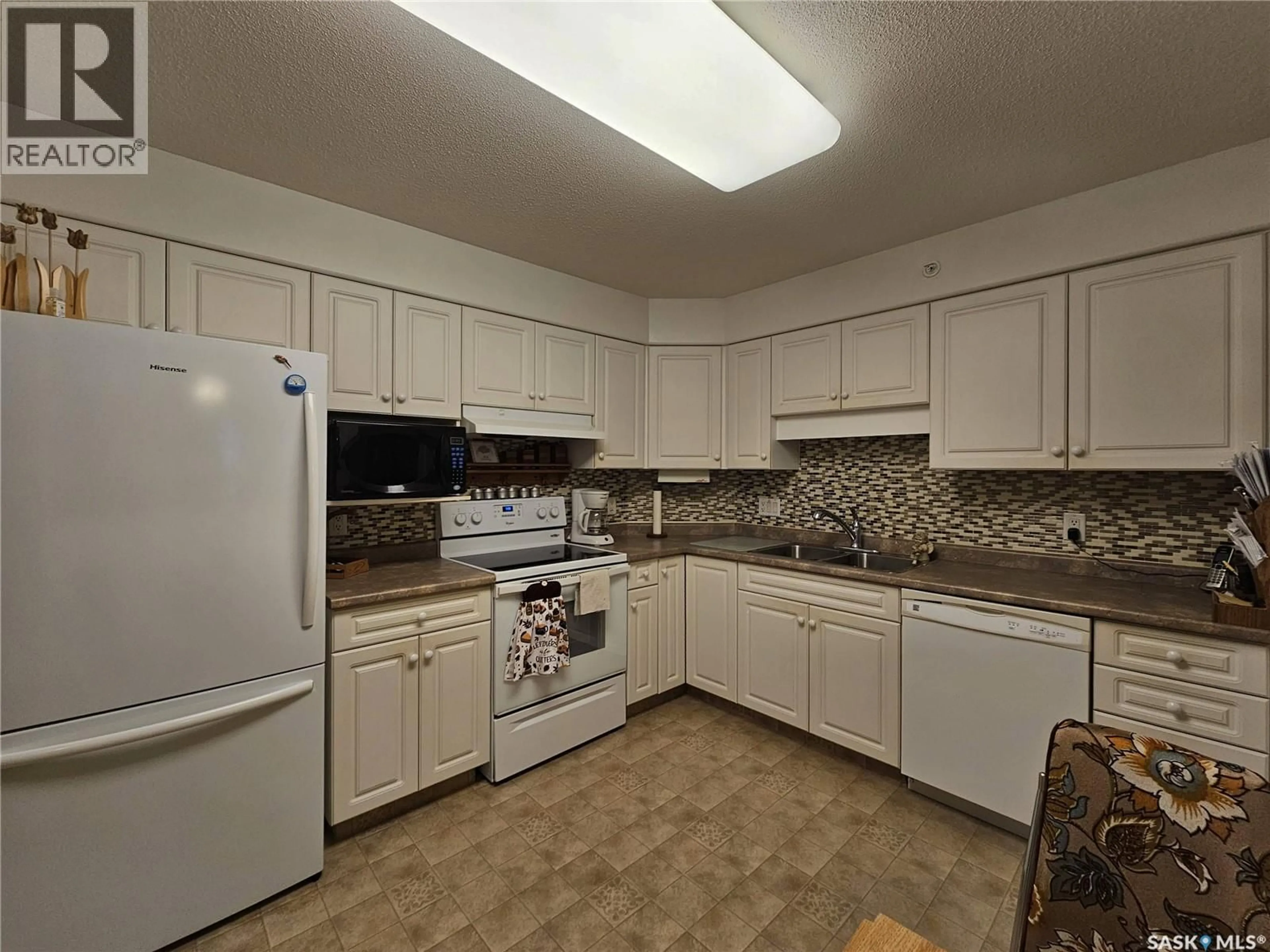 Standard kitchen, ceramic/tile floor for 302 - 1152 103RD STREET, North Battleford Saskatchewan S9A1K6