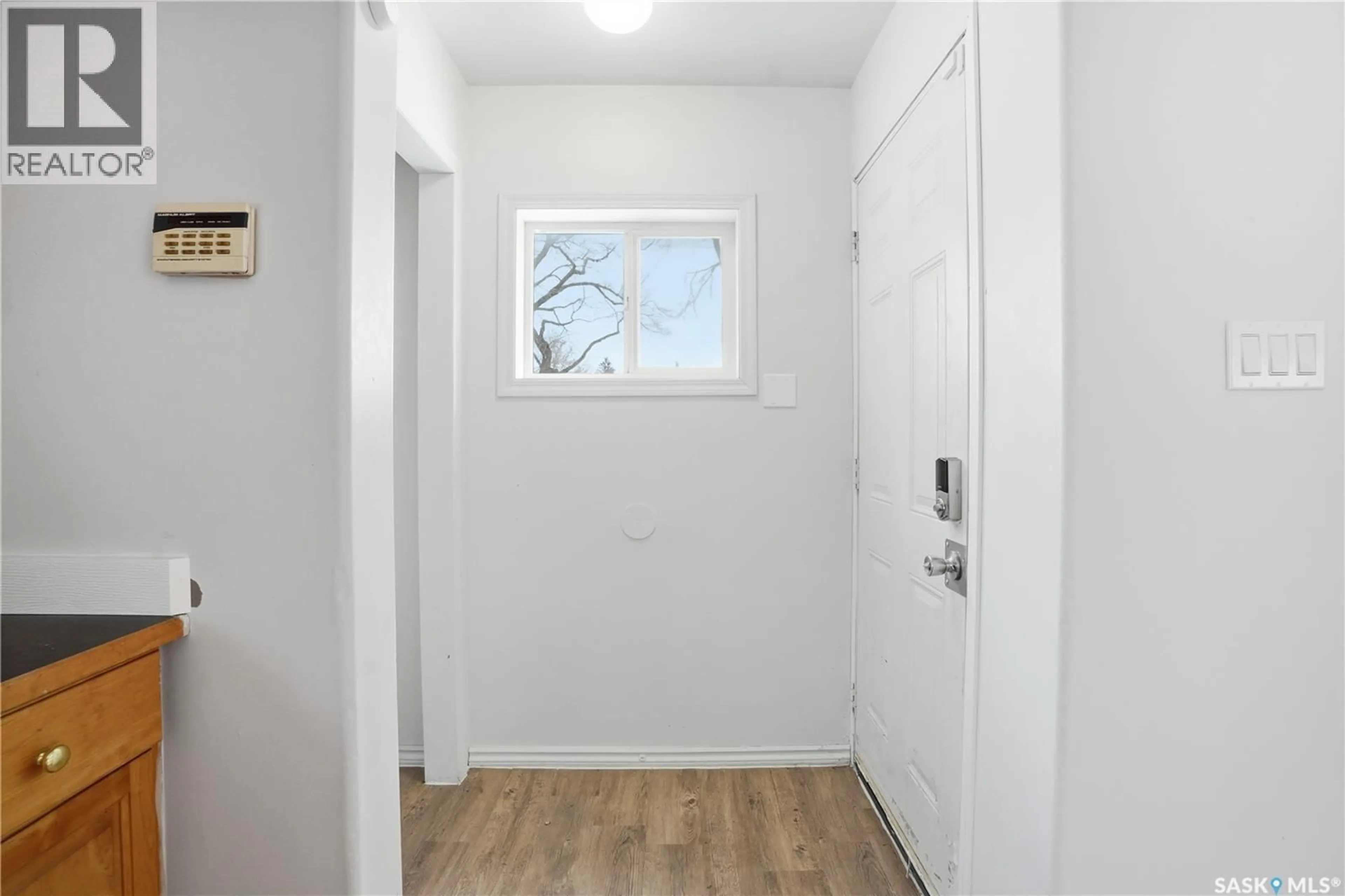 Indoor entryway for 311 I AVENUE, Saskatoon Saskatchewan S7L2G5