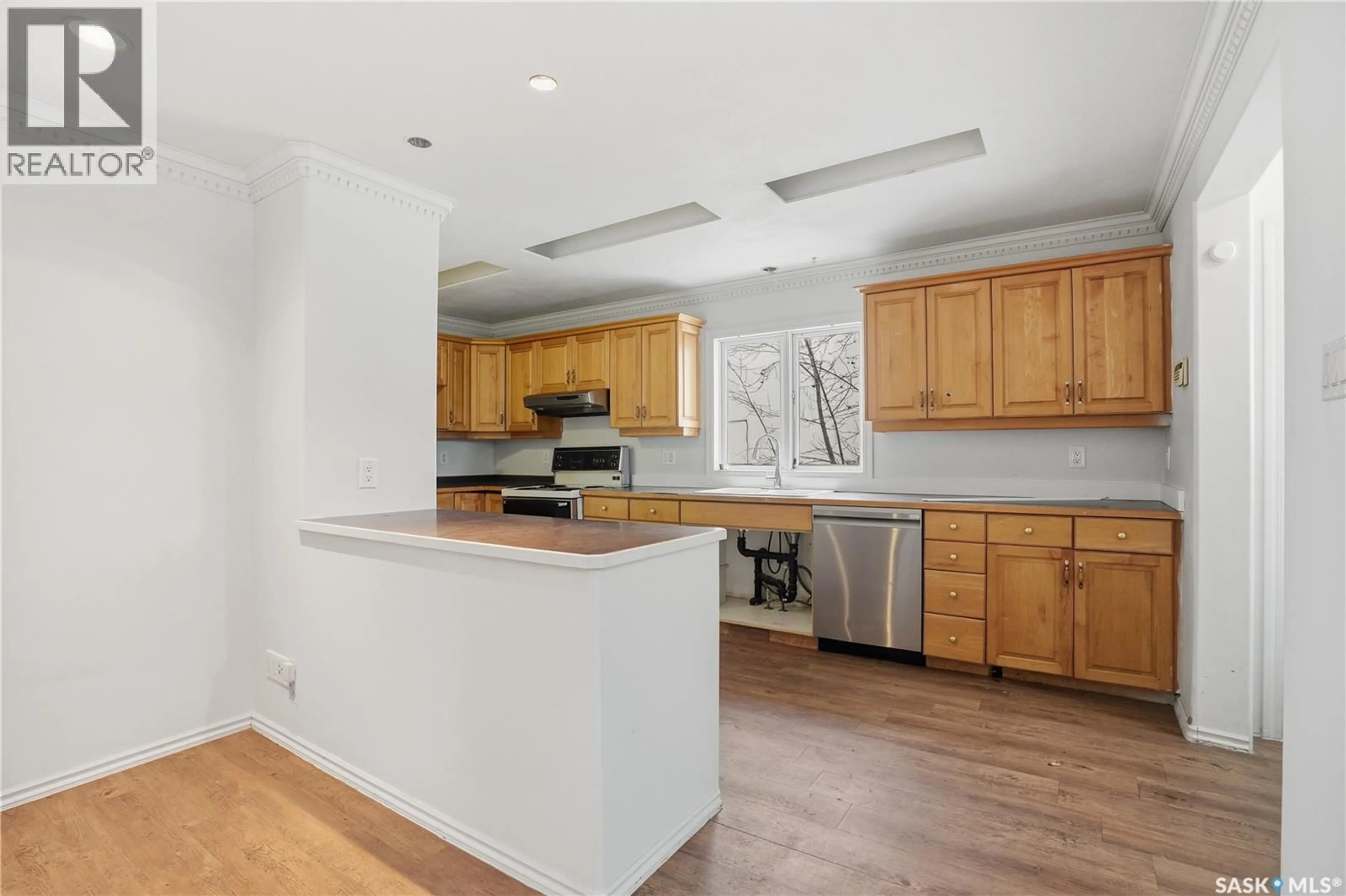 Open concept kitchen, unknown for 311 I AVENUE, Saskatoon Saskatchewan S7L2G5