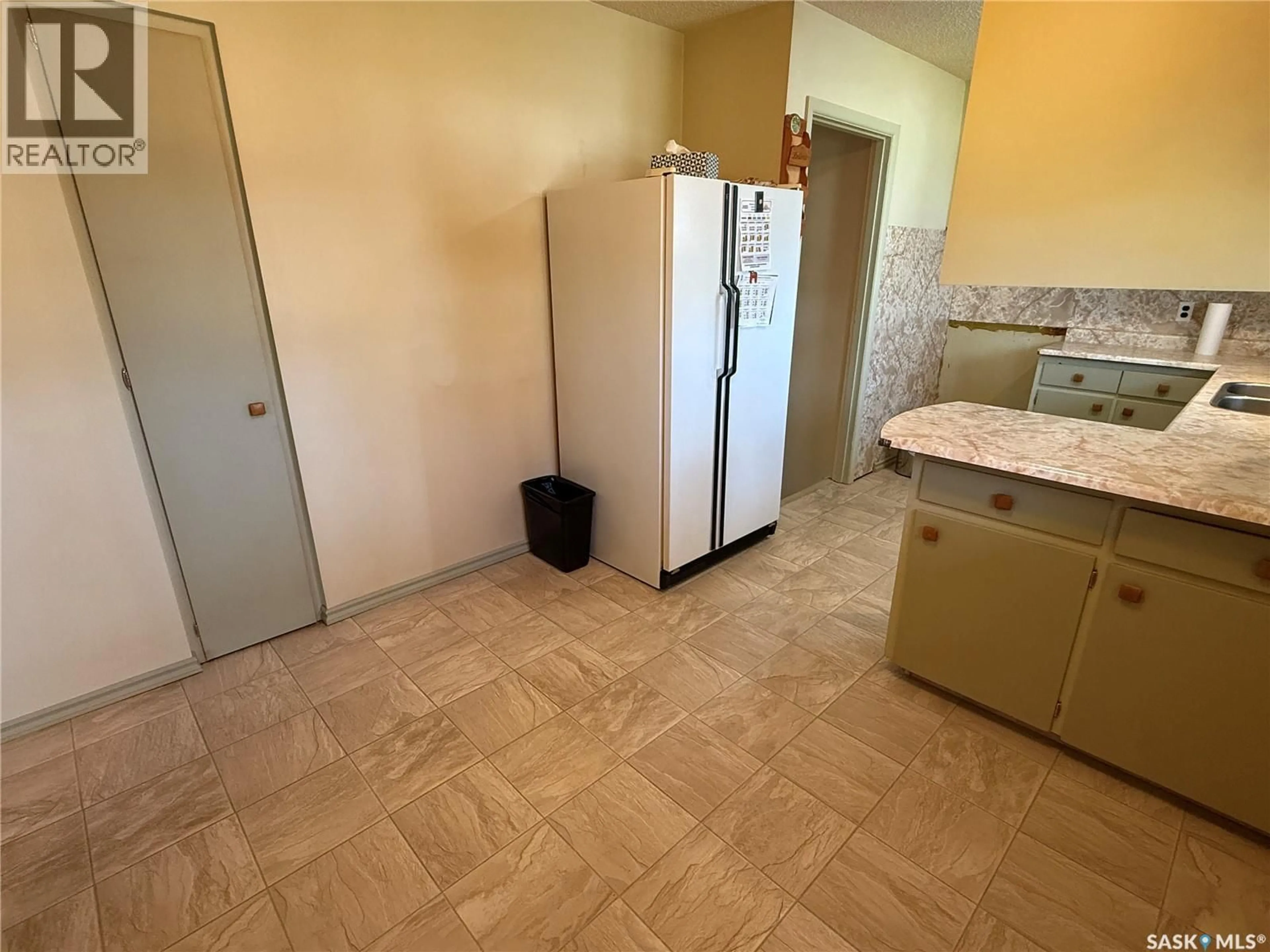 Standard kitchen, ceramic/tile floor for 127 ASH DRIVE, Weyburn Saskatchewan S4H0S3