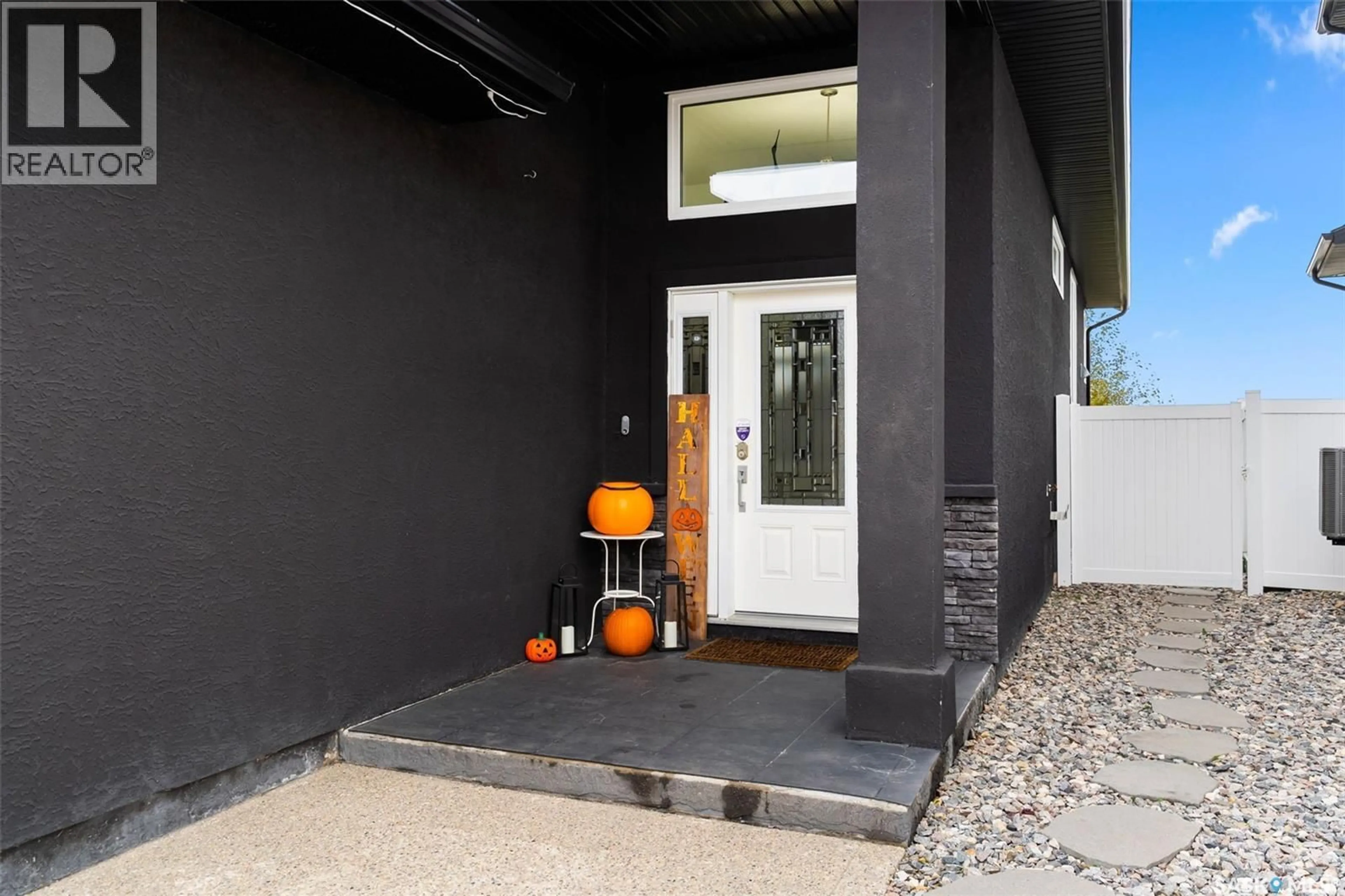 Indoor entryway for 5061 SNOWBIRDS CRESCENT, Regina Saskatchewan S4W0H5