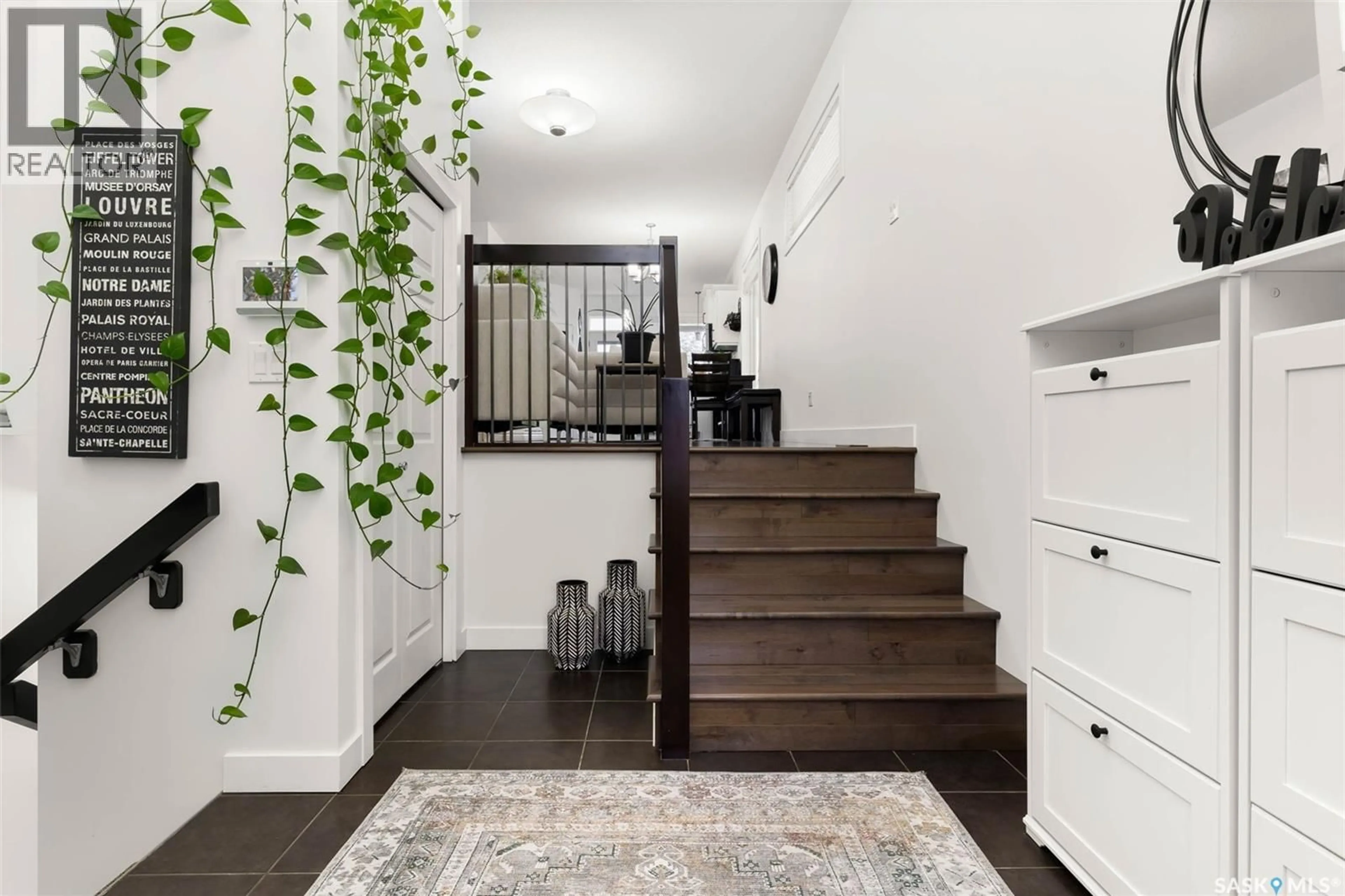 Indoor entryway for 5061 SNOWBIRDS CRESCENT, Regina Saskatchewan S4W0H5