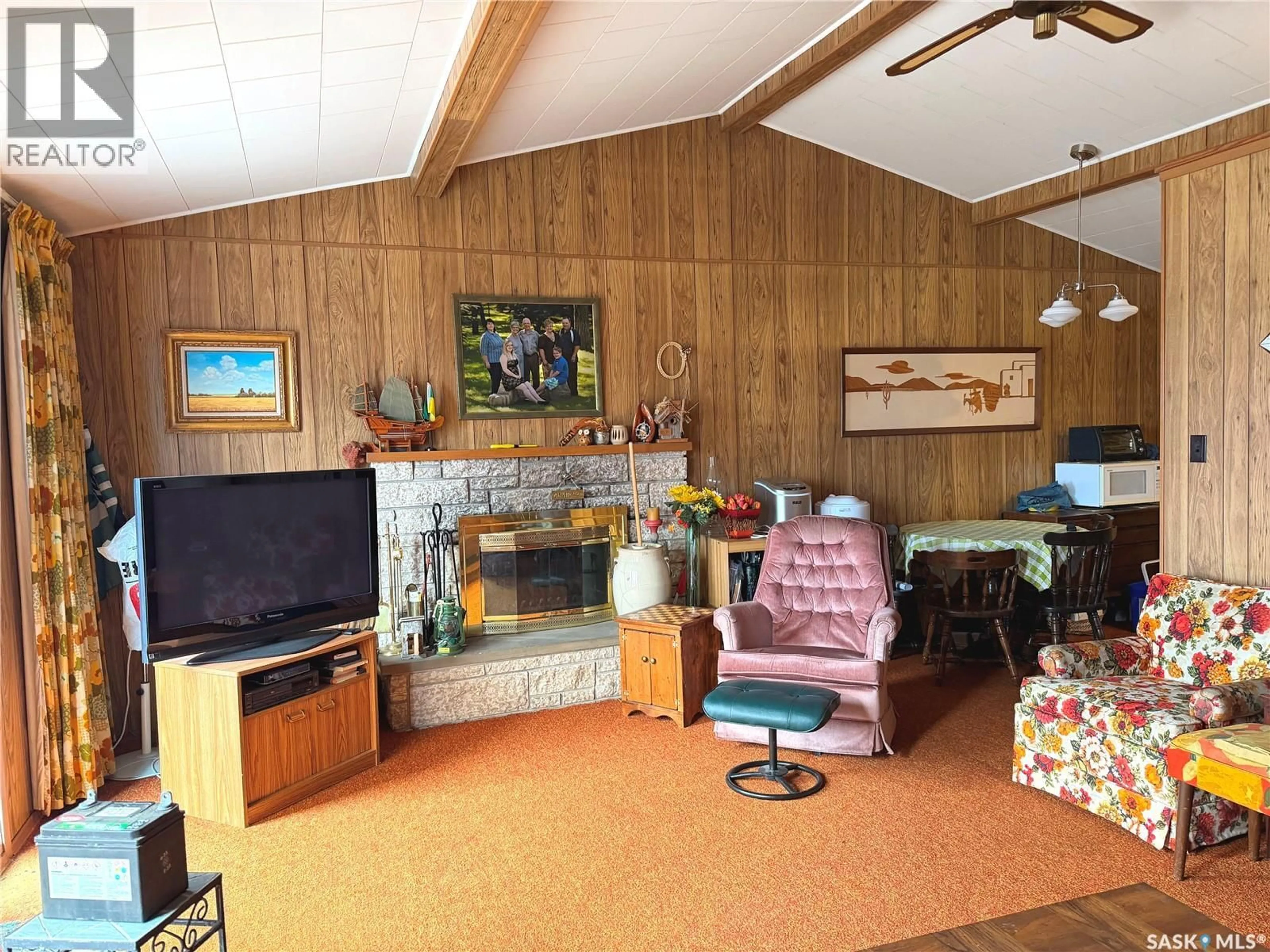 Living room with furniture, unknown for 278 SOUTH KATEPWA DRIVE, Katepwa Beach Saskatchewan S0G2K0