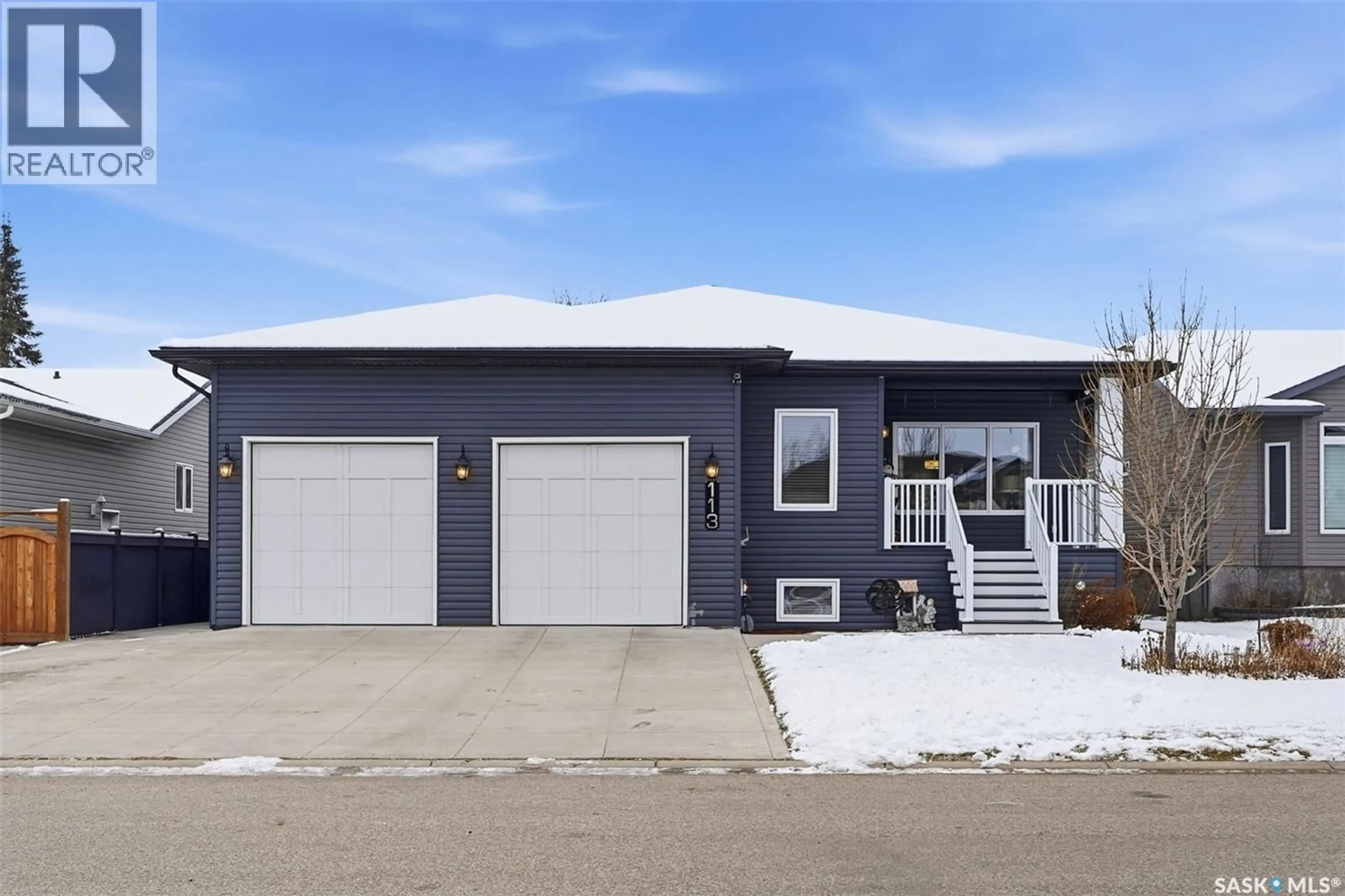 Home with vinyl exterior material, street for 113 OLAUSON CRESCENT, Vanscoy Saskatchewan S0L3J0