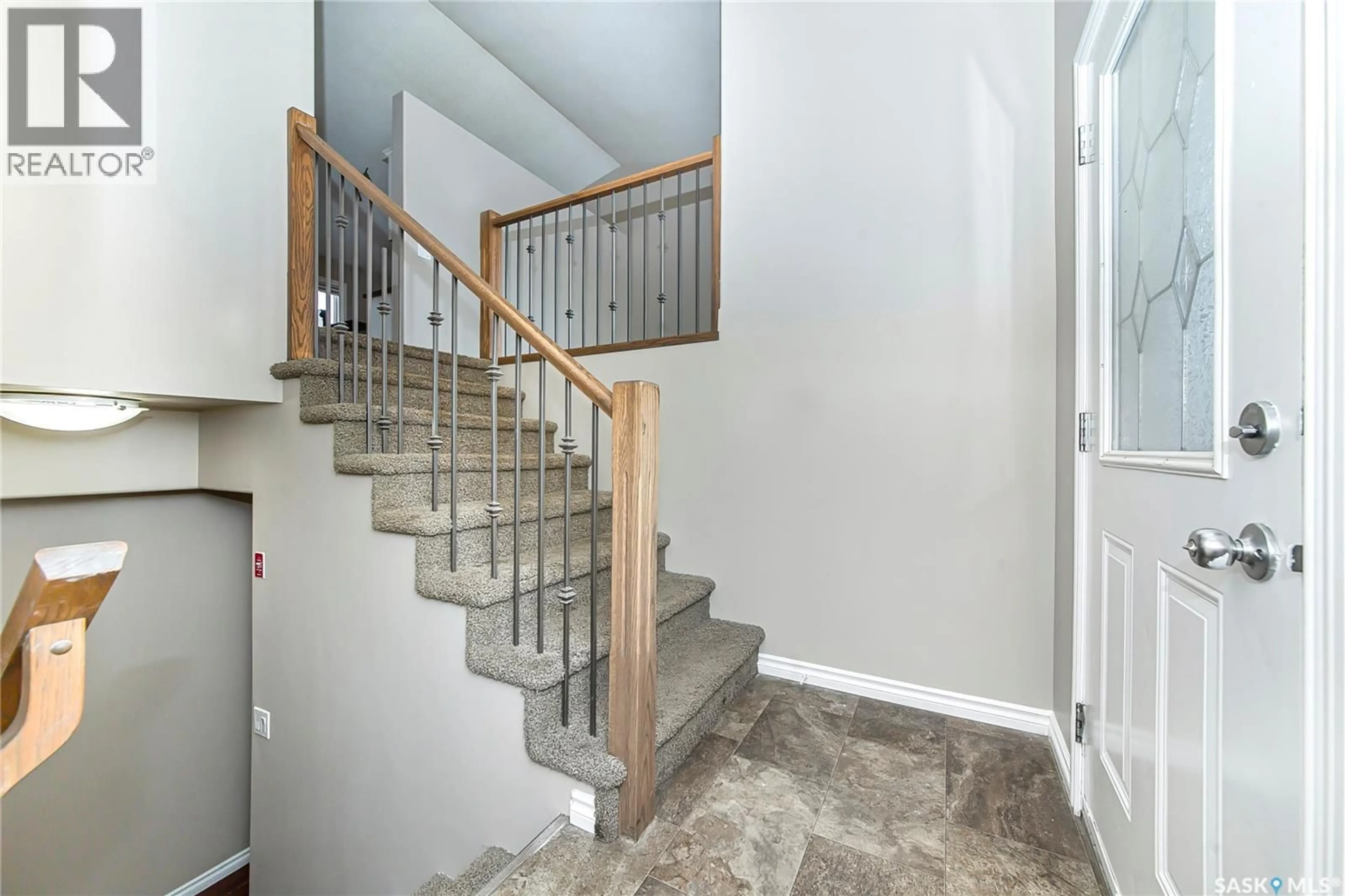 Stairs for 211 MCCALLUM WAY, Saskatoon Saskatchewan S7R0J3