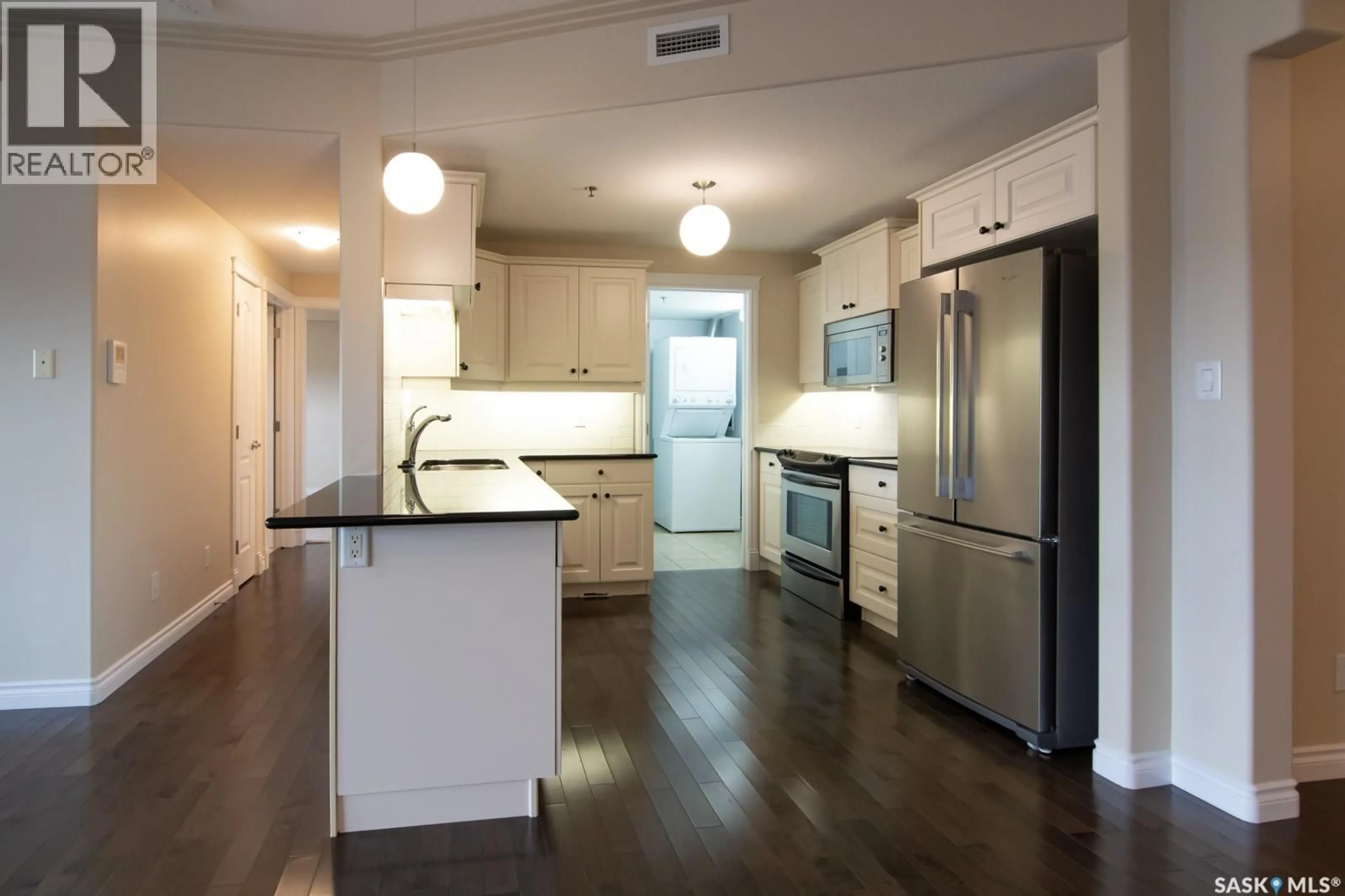 Open concept kitchen, unknown for W - 238 623 SASKATCHEWAN CRESCENT, Saskatoon Saskatchewan S7M0A5