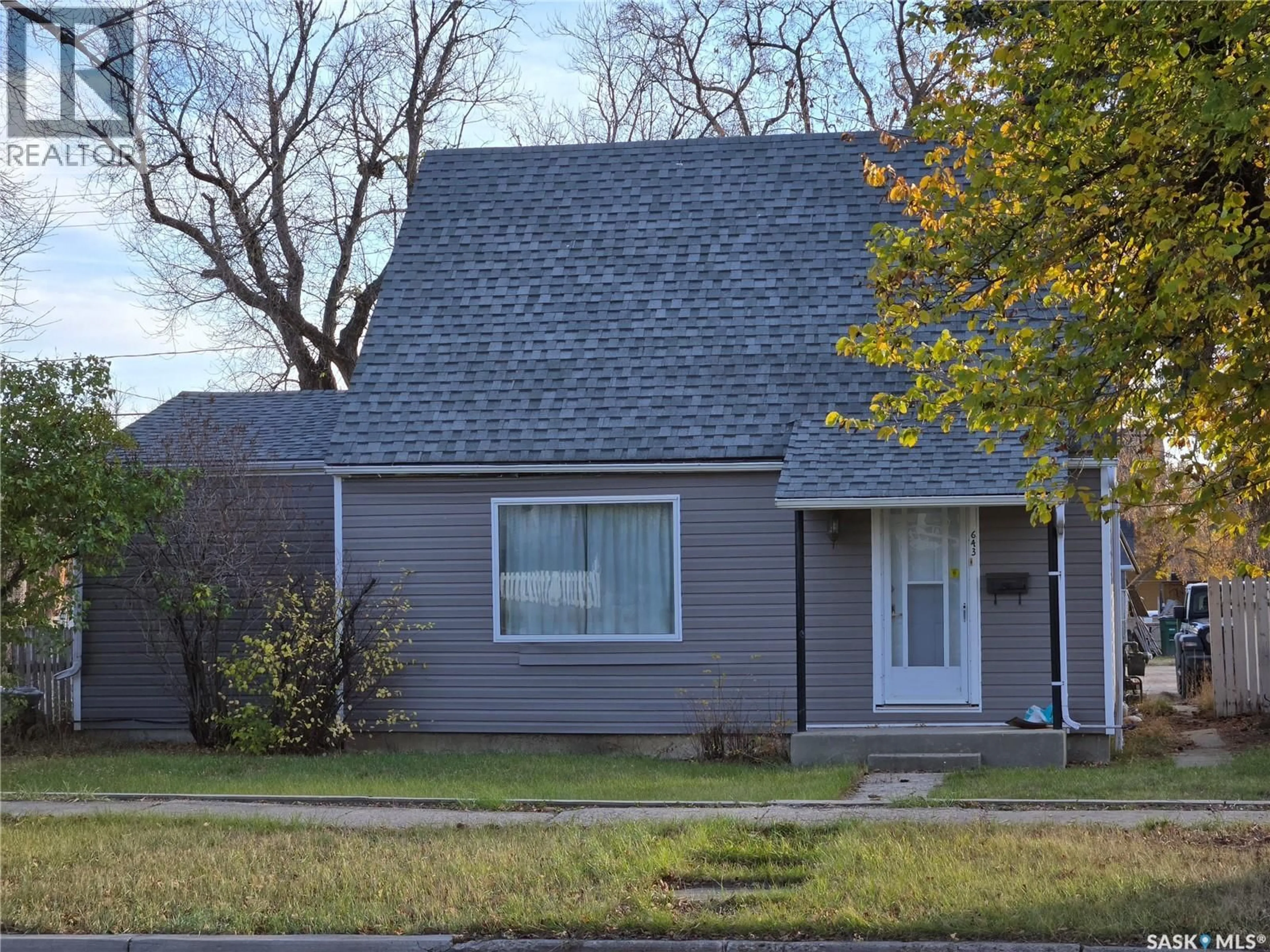 Home with vinyl exterior material, street for 643 OMINICA STREET, Moose Jaw Saskatchewan S6H0H4