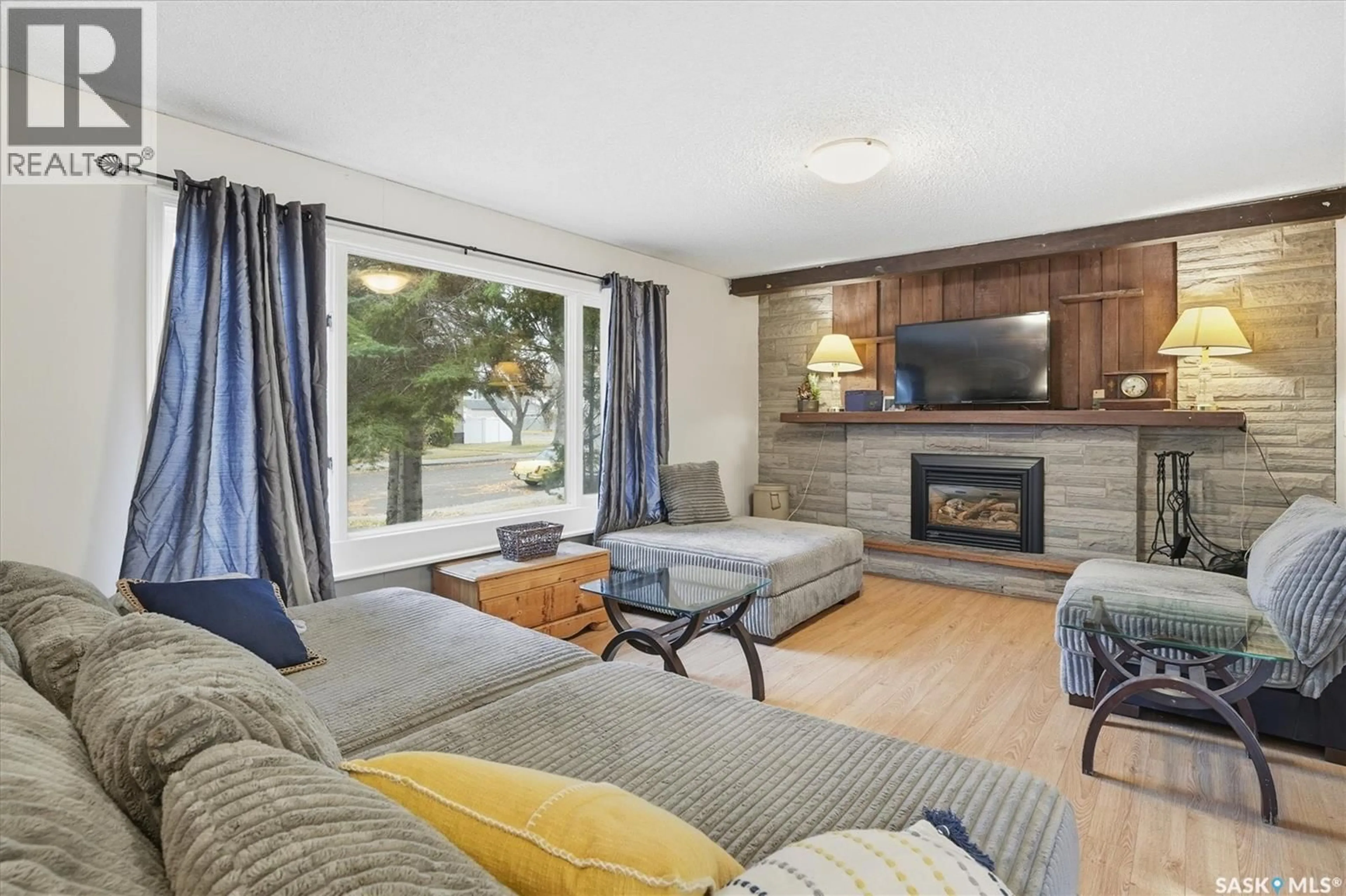 Living room with furniture, unknown for 2230 ST PATRICK AVENUE, Saskatoon Saskatchewan S7M0L3