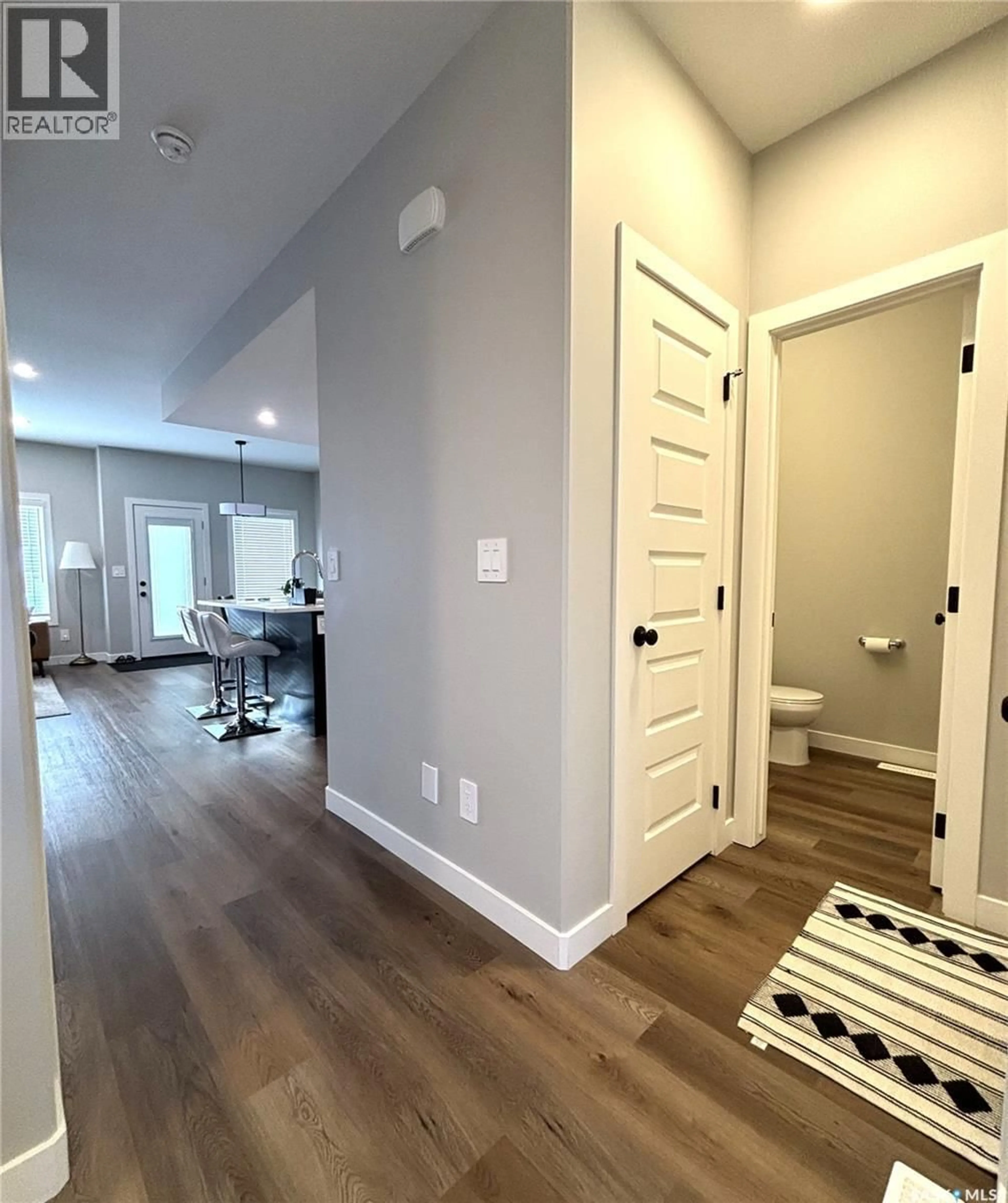 Indoor entryway for 540 MYLES HEIDT MANOR, Saskatoon Saskatchewan S7W0Z4