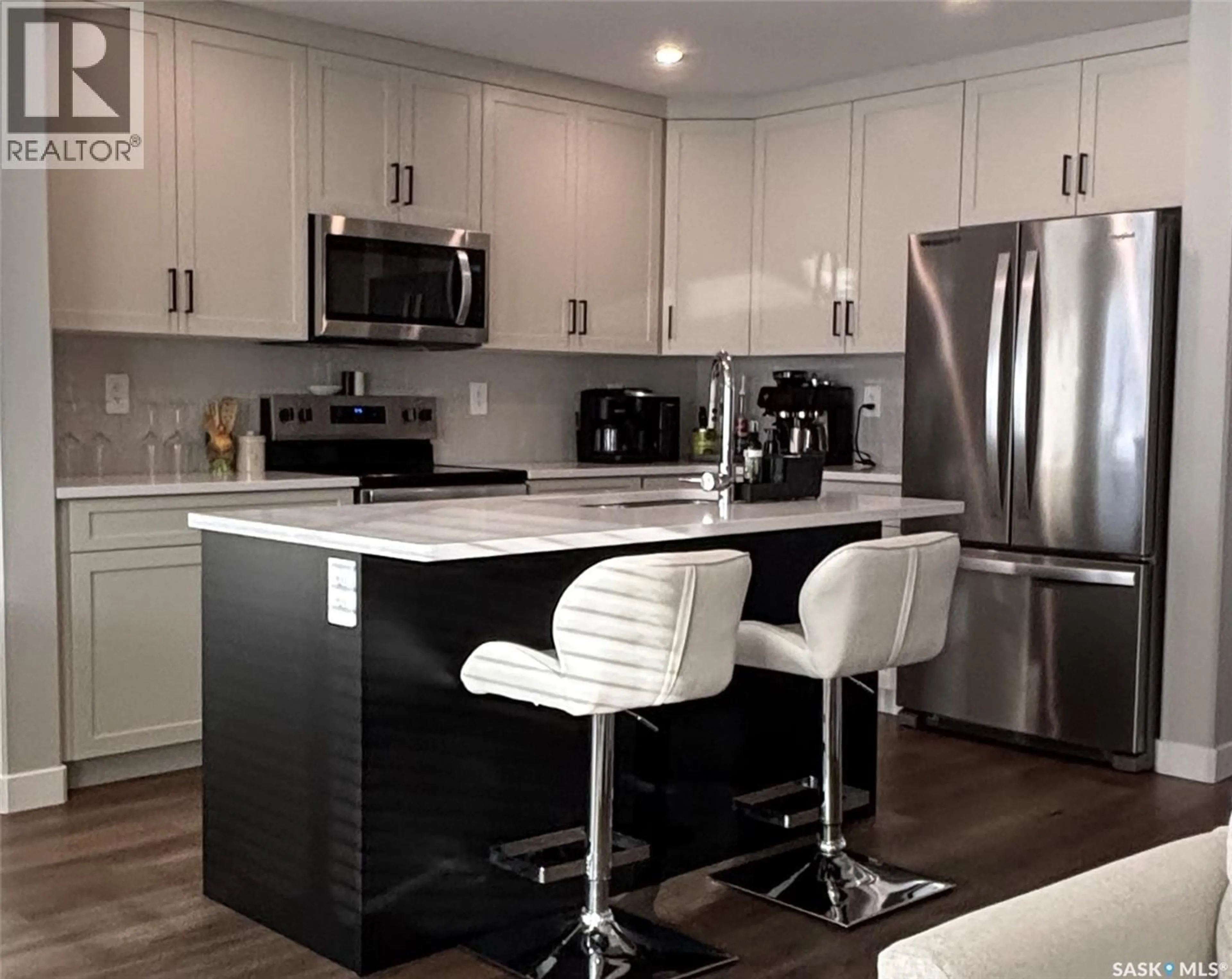 Contemporary kitchen, unknown for 540 MYLES HEIDT MANOR, Saskatoon Saskatchewan S7W0Z4