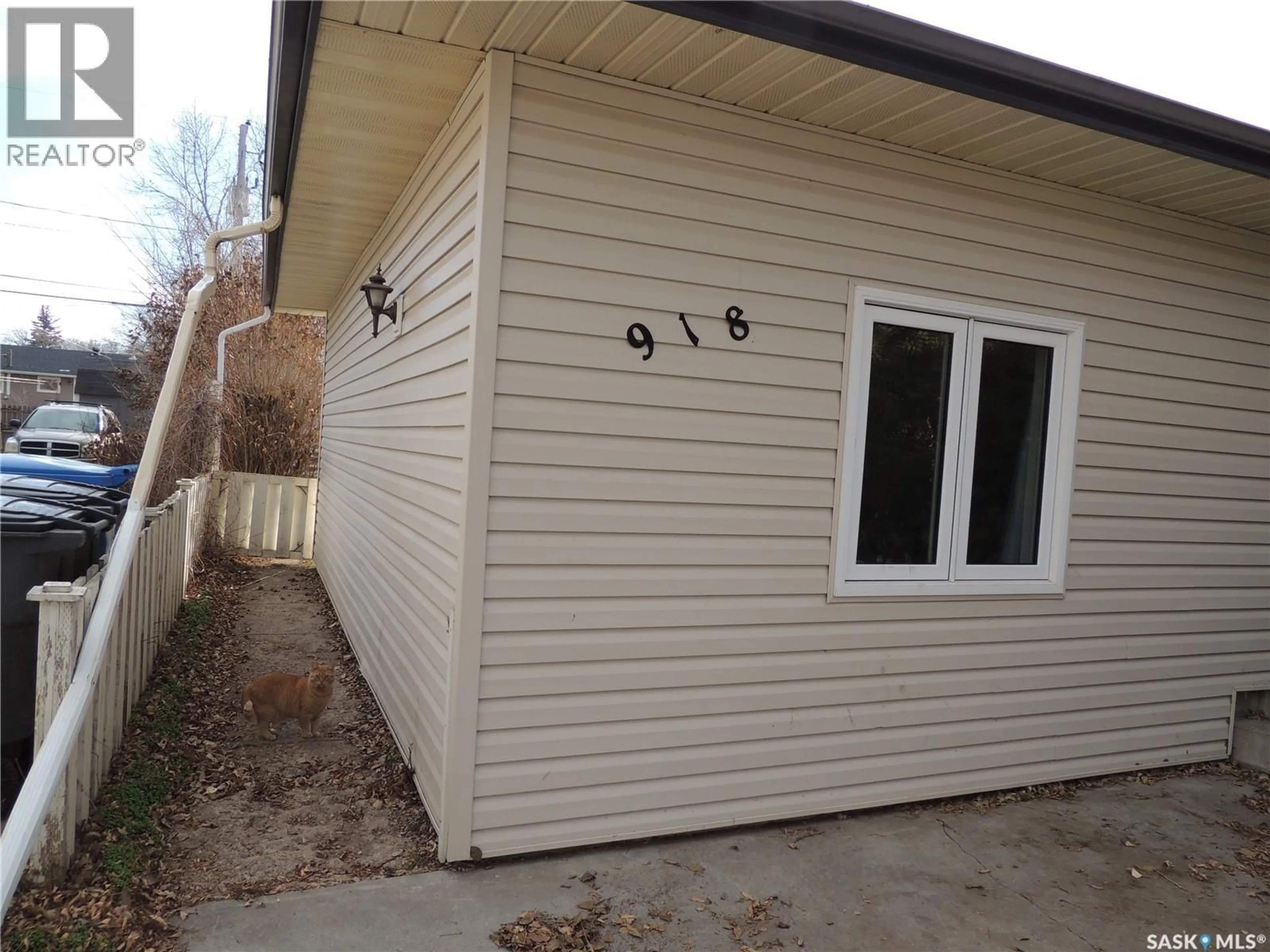 Home with vinyl exterior material, street for 918 ALBERT STREET, Estevan Saskatchewan S4A1S3