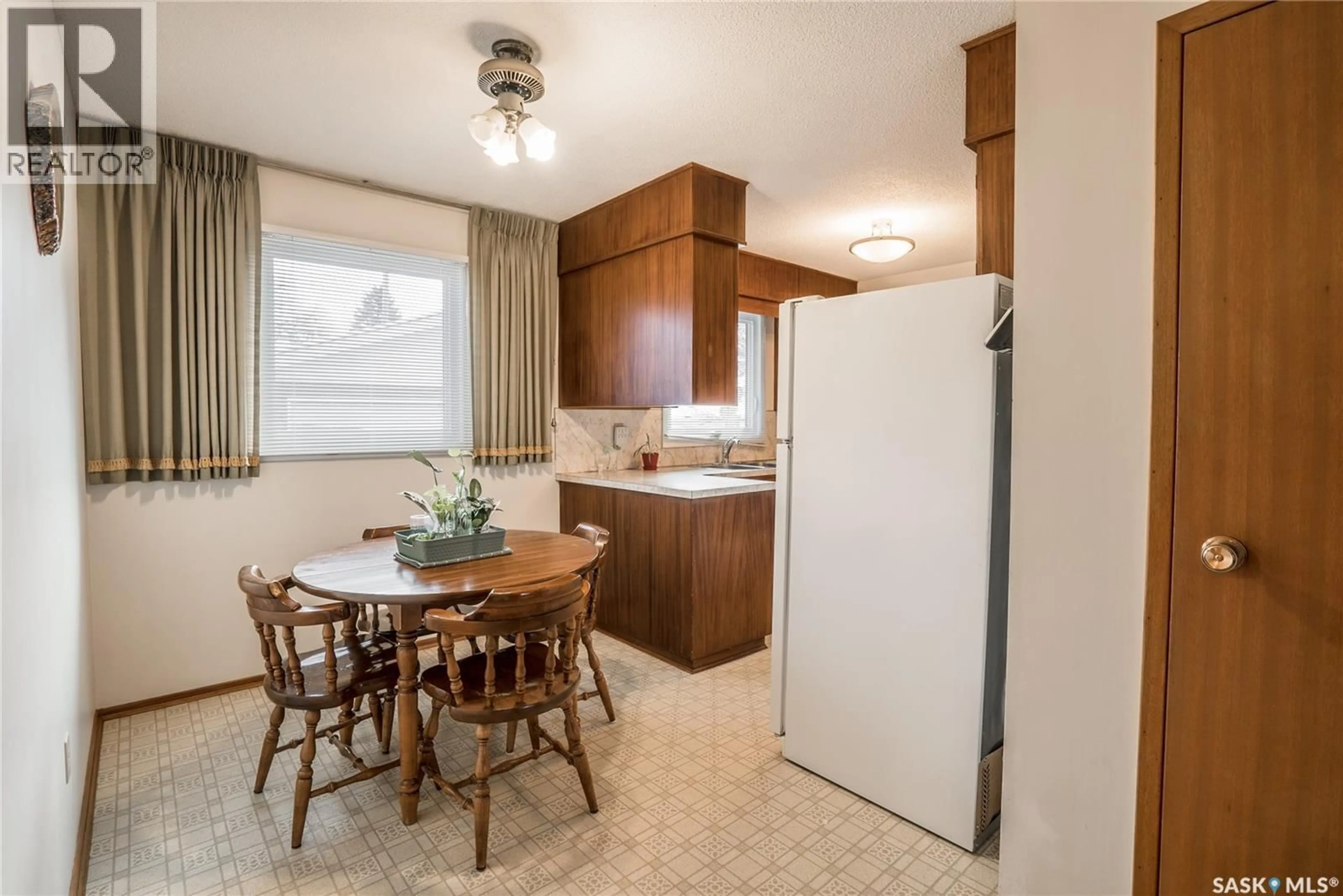 Standard kitchen, unknown for 442 VANCOUVER AVENUE, Saskatoon Saskatchewan S7M3N4