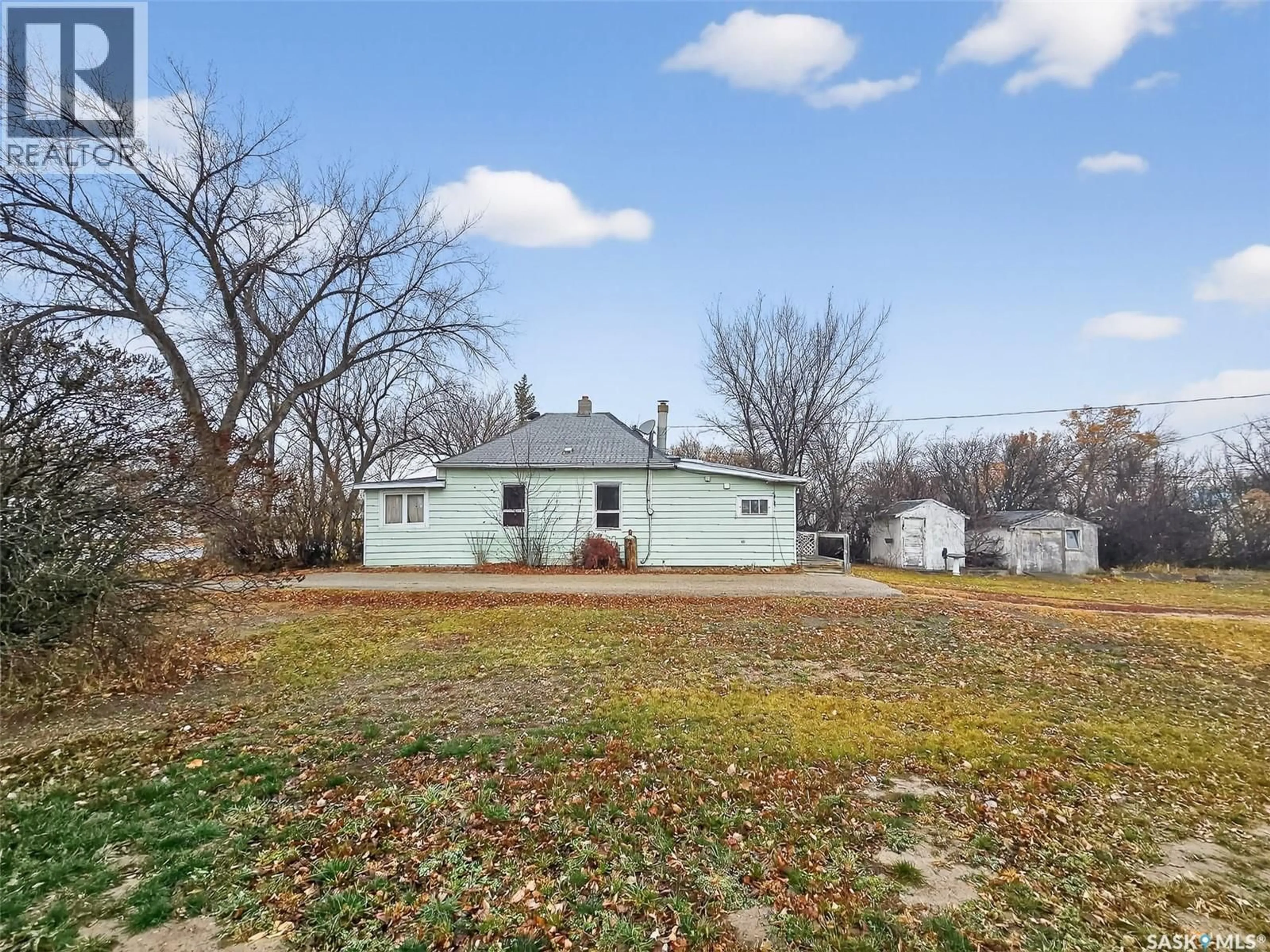 A pic from outside/outdoor area/front of a property/back of a property/a pic from drone, unknown for 152 & 162 3RD AVENUE, Central Butte Saskatchewan S0H0T0