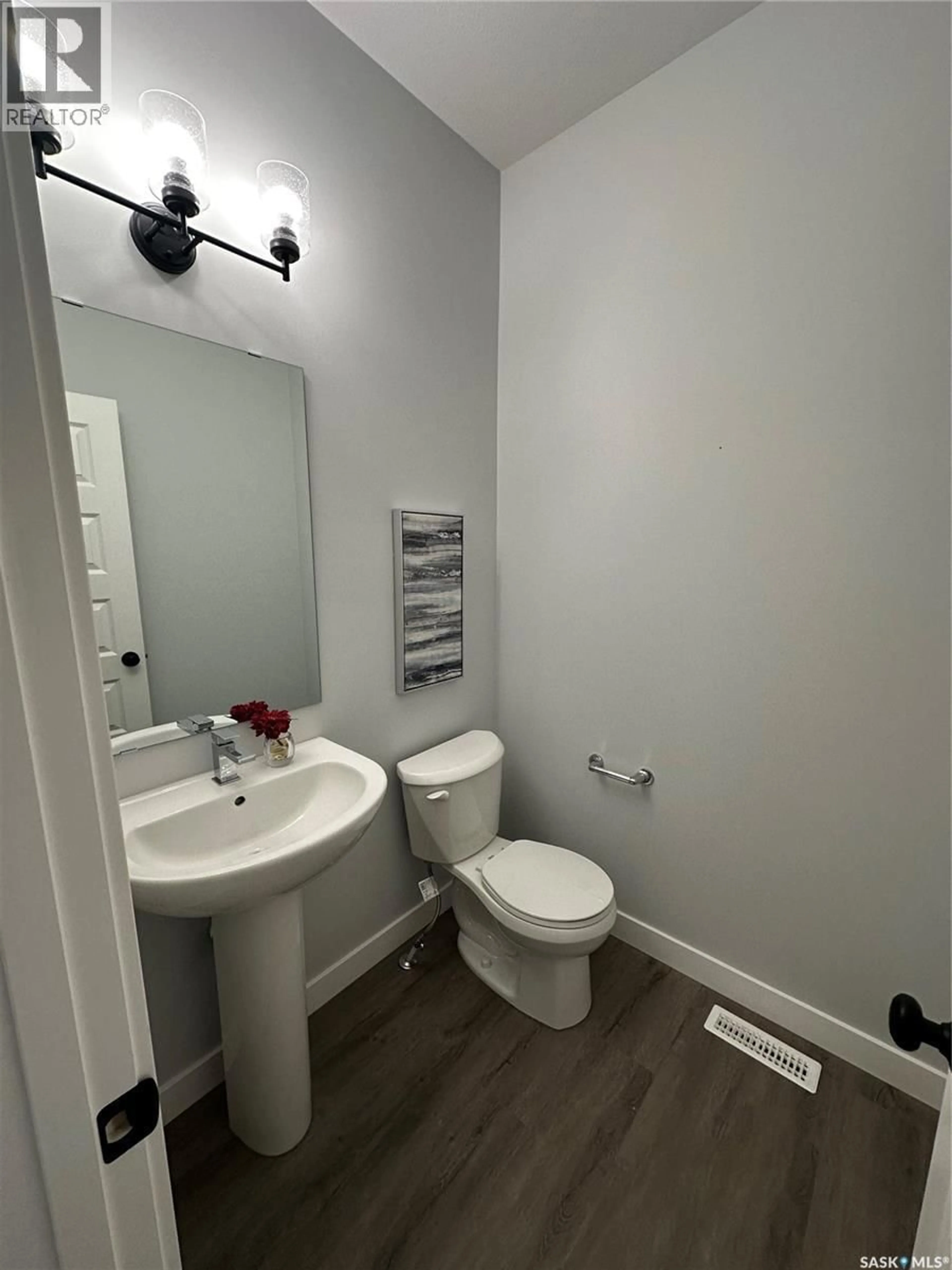 Standard bathroom, unknown for 514 MYLES HEIDT MANOR, Saskatoon Saskatchewan S7W0Z4