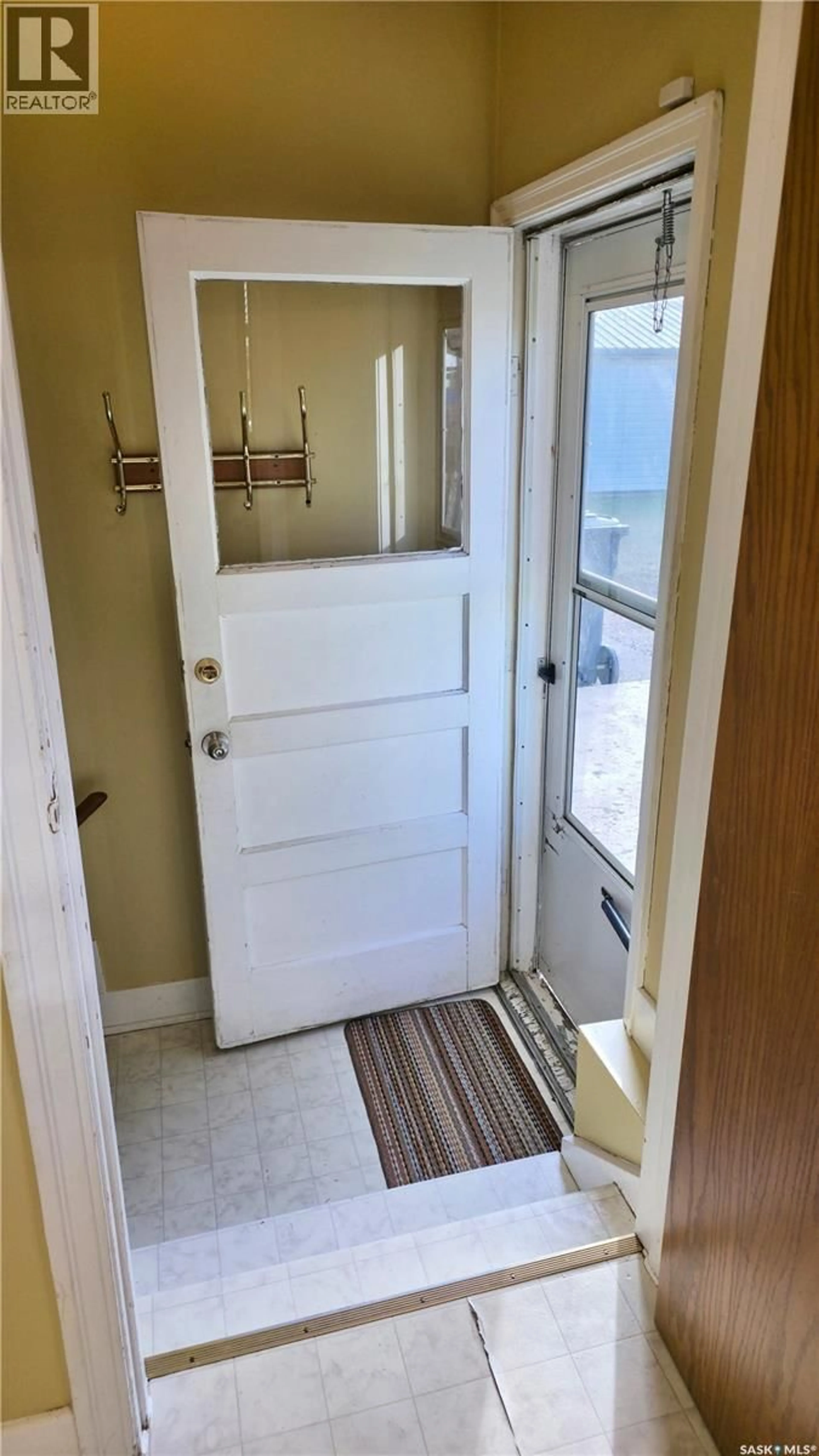Indoor entryway for 42 TUPPER AVENUE, Yorkton Saskatchewan S3N1K9