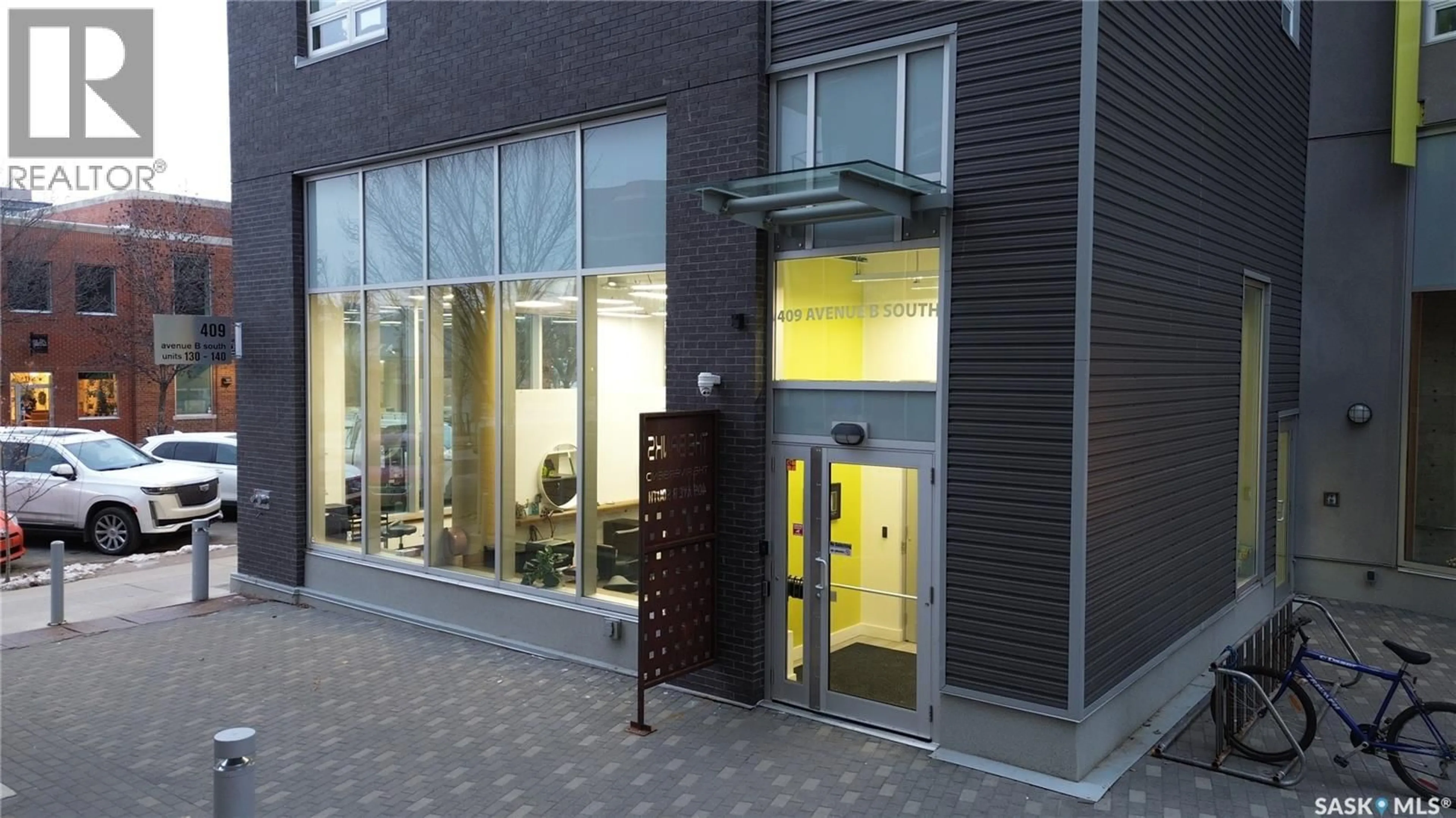 Indoor foyer for S - 405 409 B AVENUE, Saskatoon Saskatchewan S7M5M8