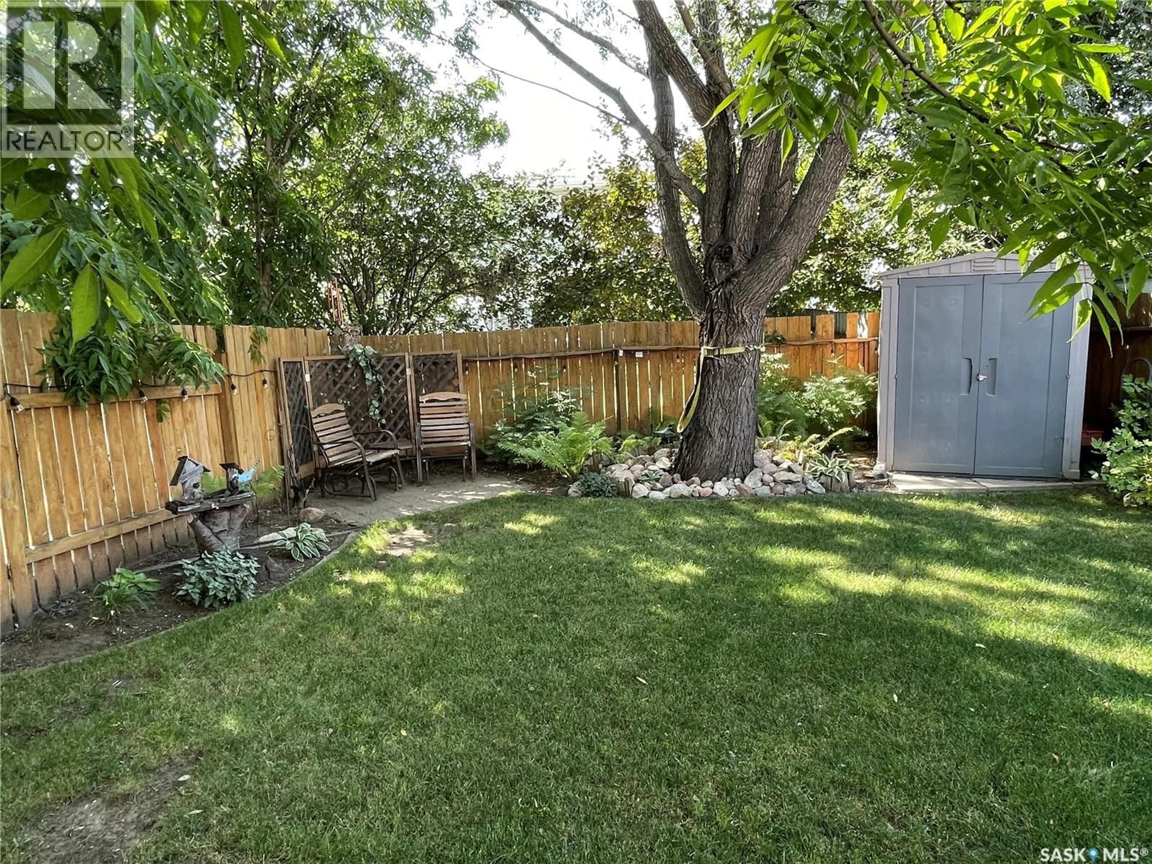 Patio, street for 228 LOCHRIE CRESCENT, Saskatoon Saskatchewan S7M5E4