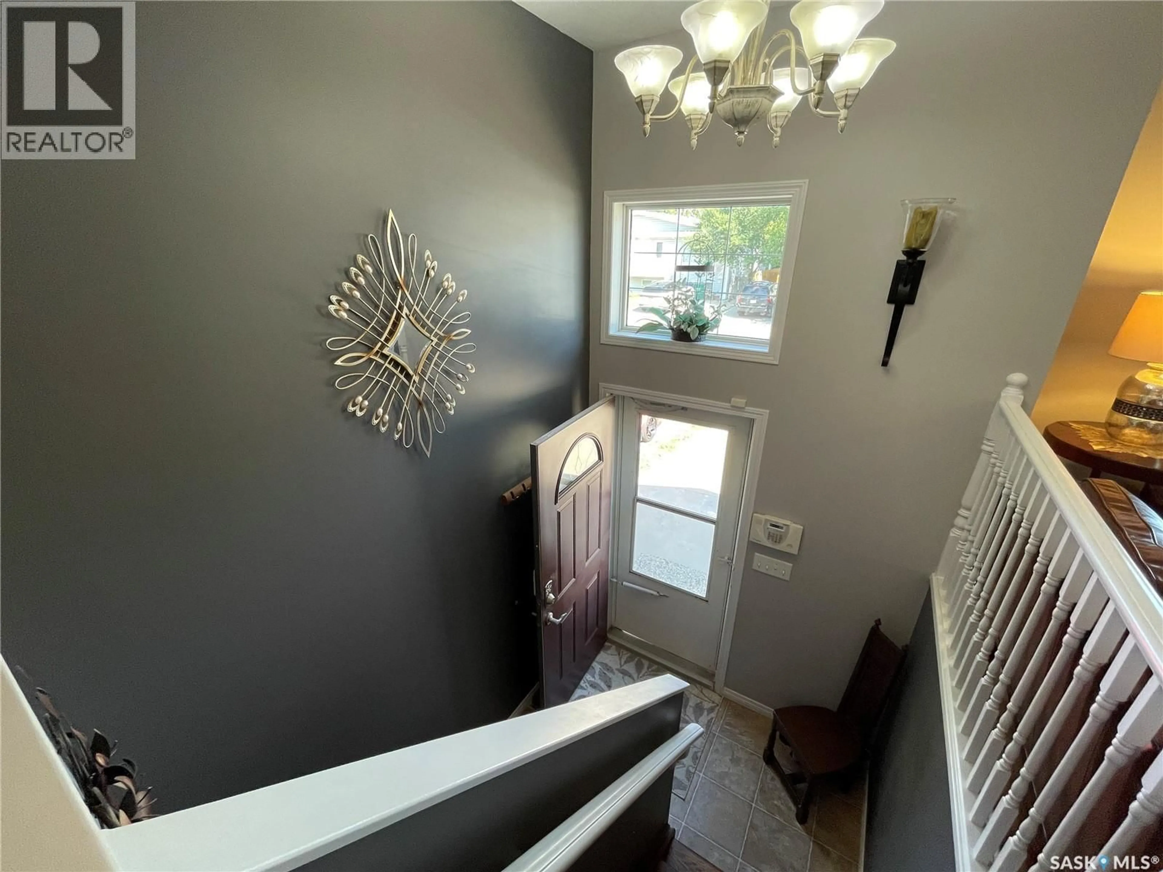 Indoor entryway for 228 LOCHRIE CRESCENT, Saskatoon Saskatchewan S7M5E4