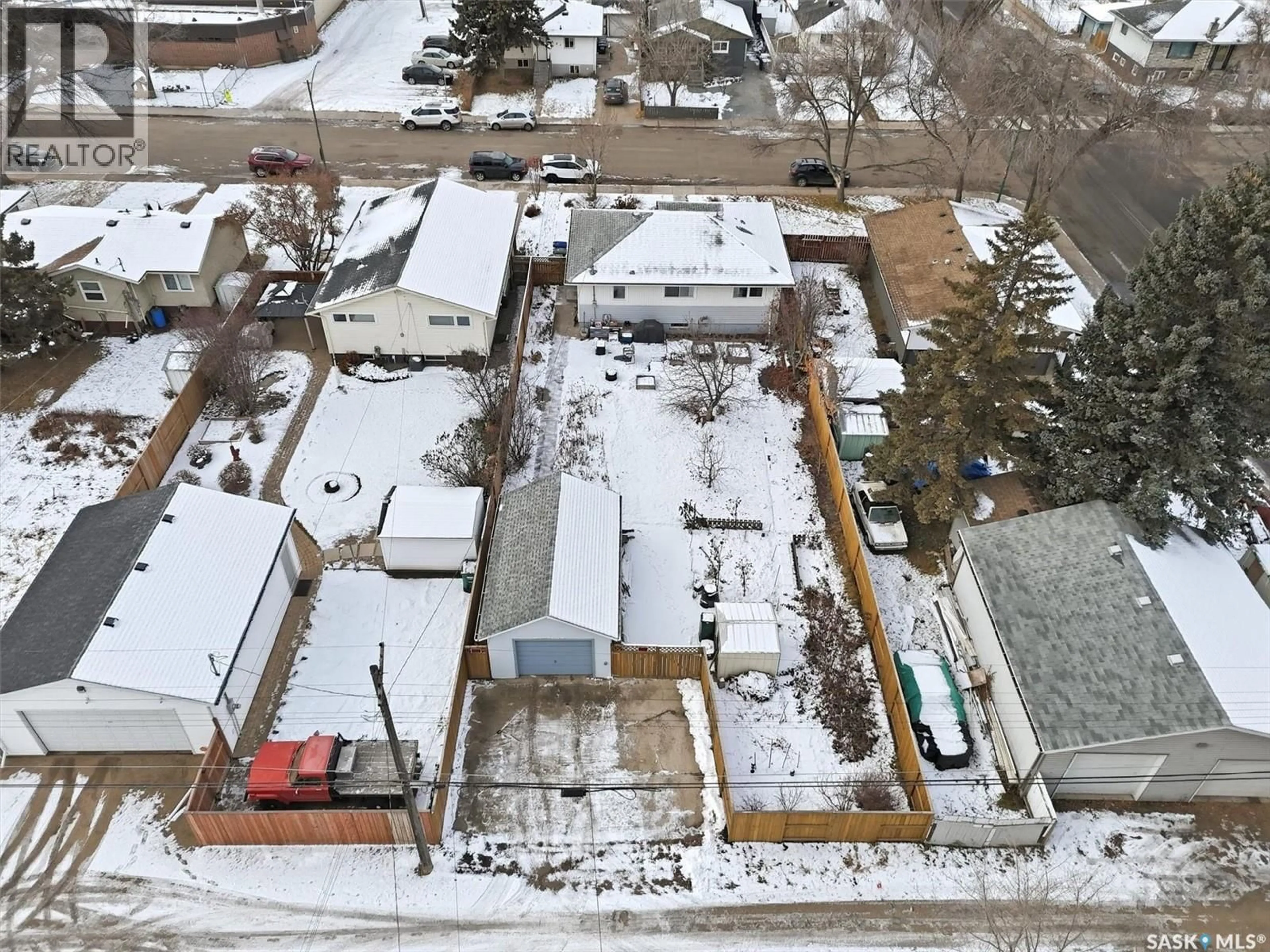 A pic from outside/outdoor area/front of a property/back of a property/a pic from drone, street for 334 Q AVENUE, Saskatoon Saskatchewan S7L2X8