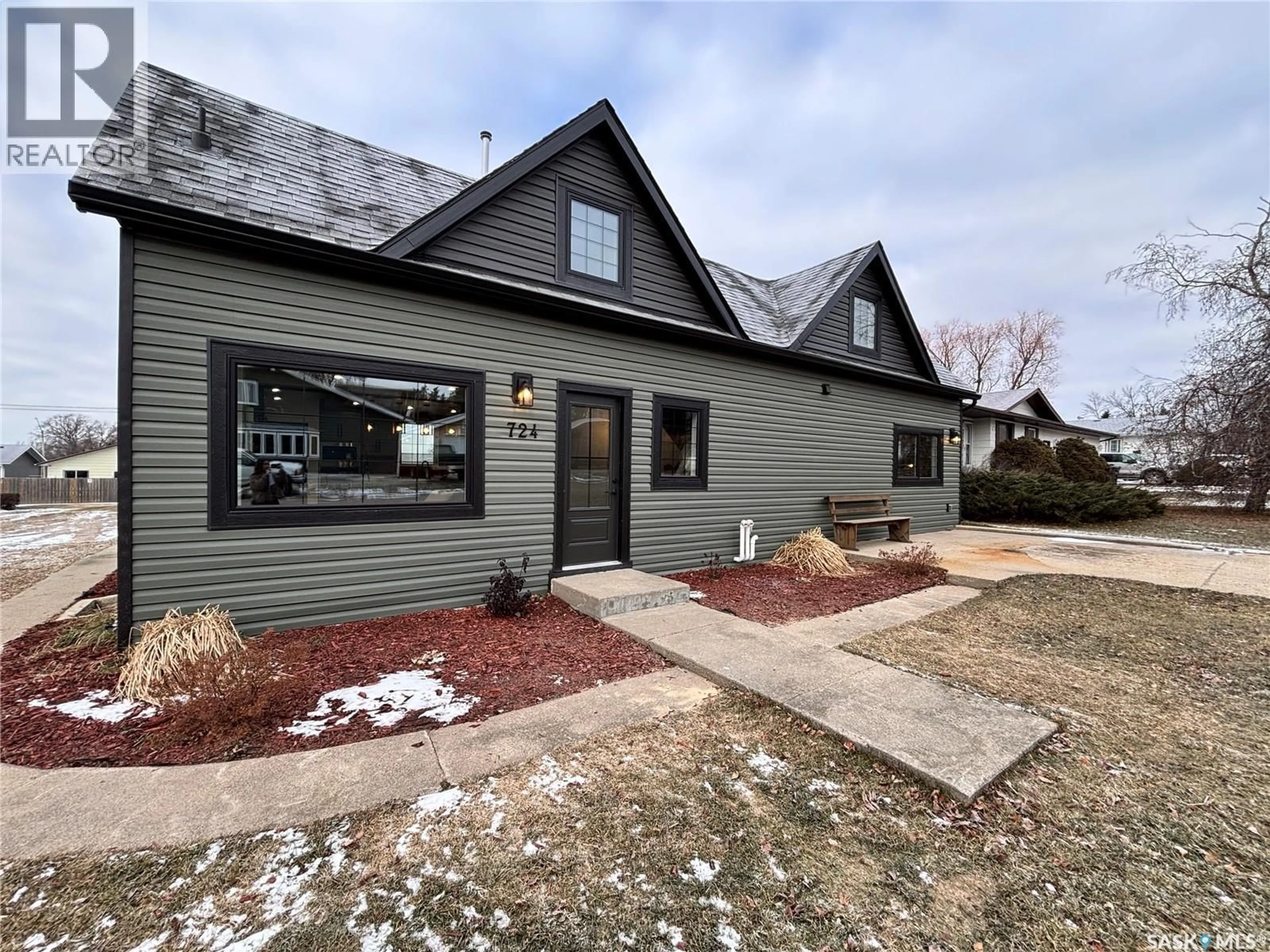 Home with vinyl exterior material, street for 724 ST ANNES AVENUE, Bruno Saskatchewan S0K0S0