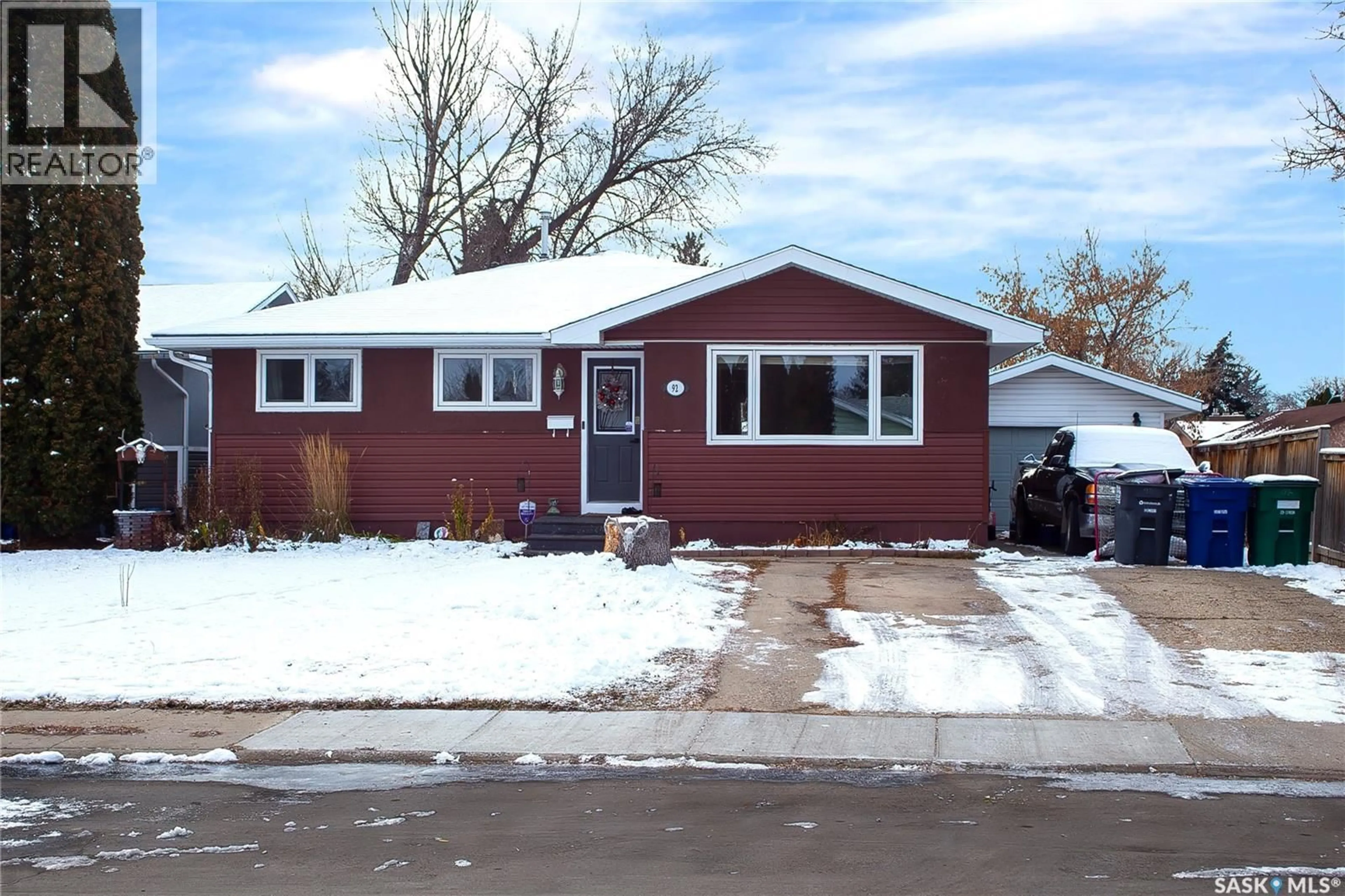Home with vinyl exterior material, street for 92 MORRIS DRIVE, Saskatoon Saskatchewan S7L3V2