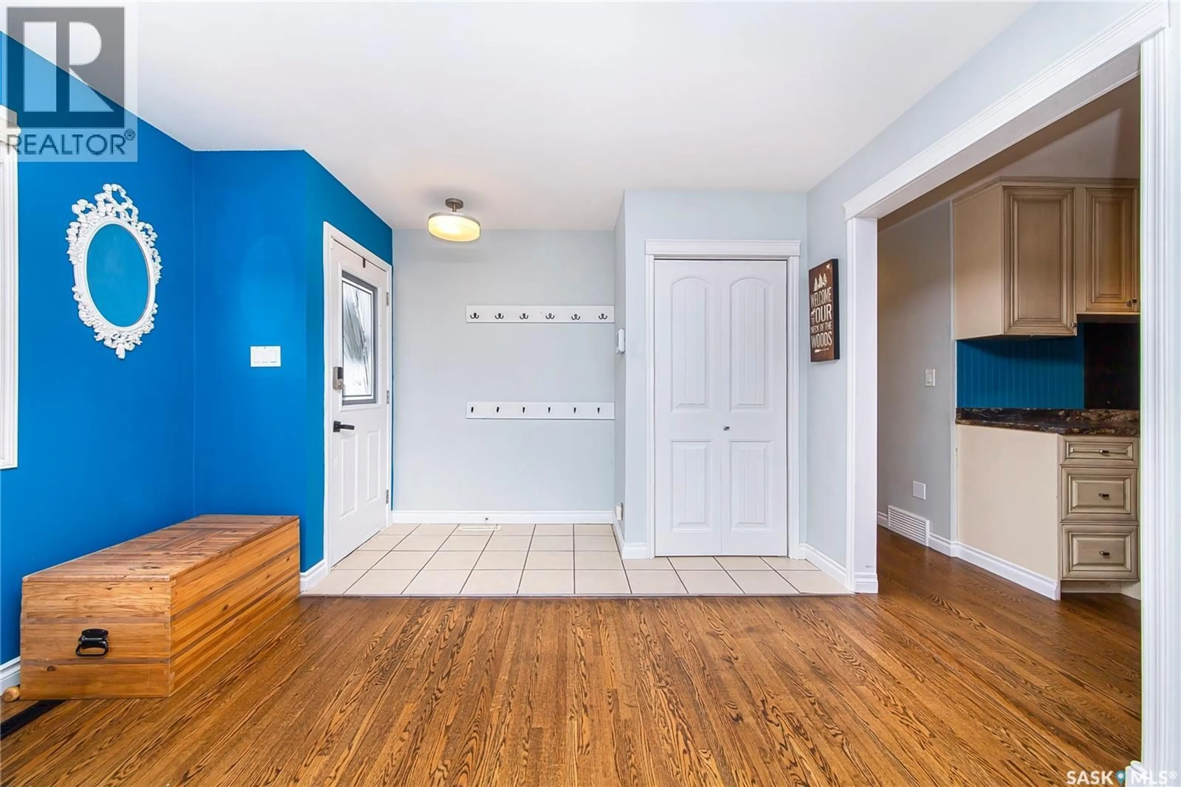 Indoor entryway for 92 MORRIS DRIVE, Saskatoon Saskatchewan S7L3V2