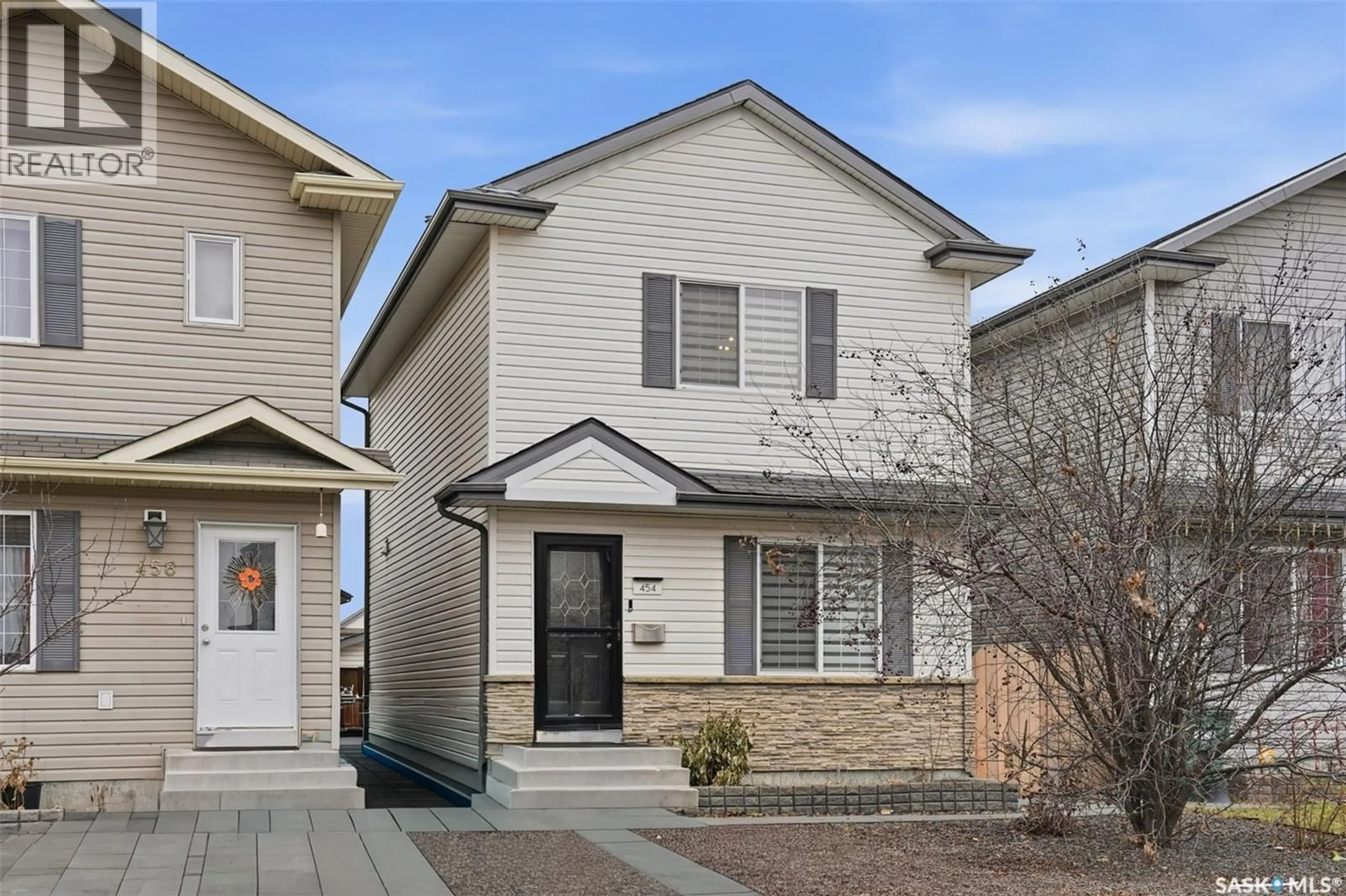 Home with vinyl exterior material, street for 454 BLAKENEY CRESCENT, Saskatoon Saskatchewan S7L7N3