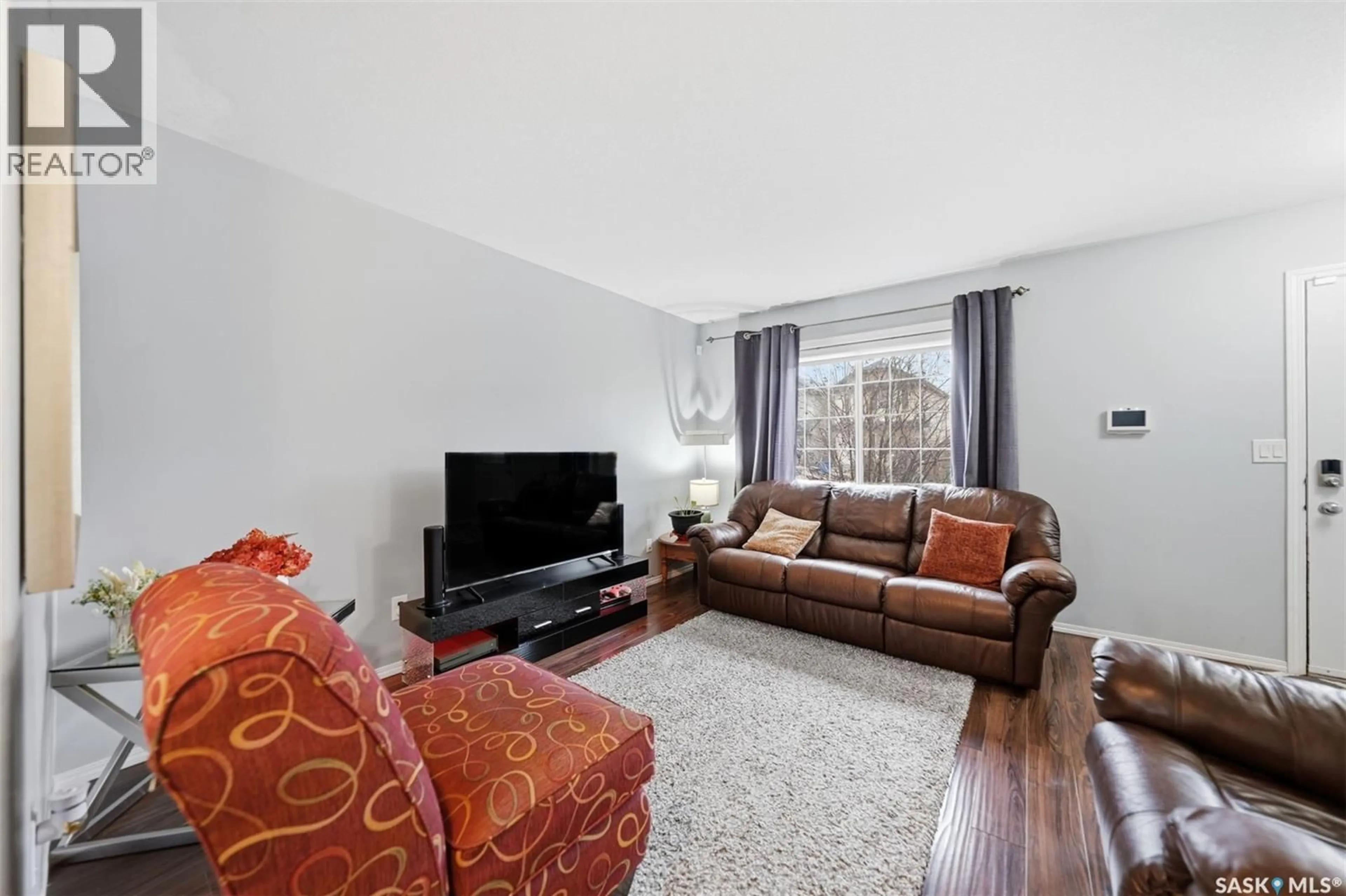 Living room with furniture, unknown for 454 BLAKENEY CRESCENT, Saskatoon Saskatchewan S7L7N3