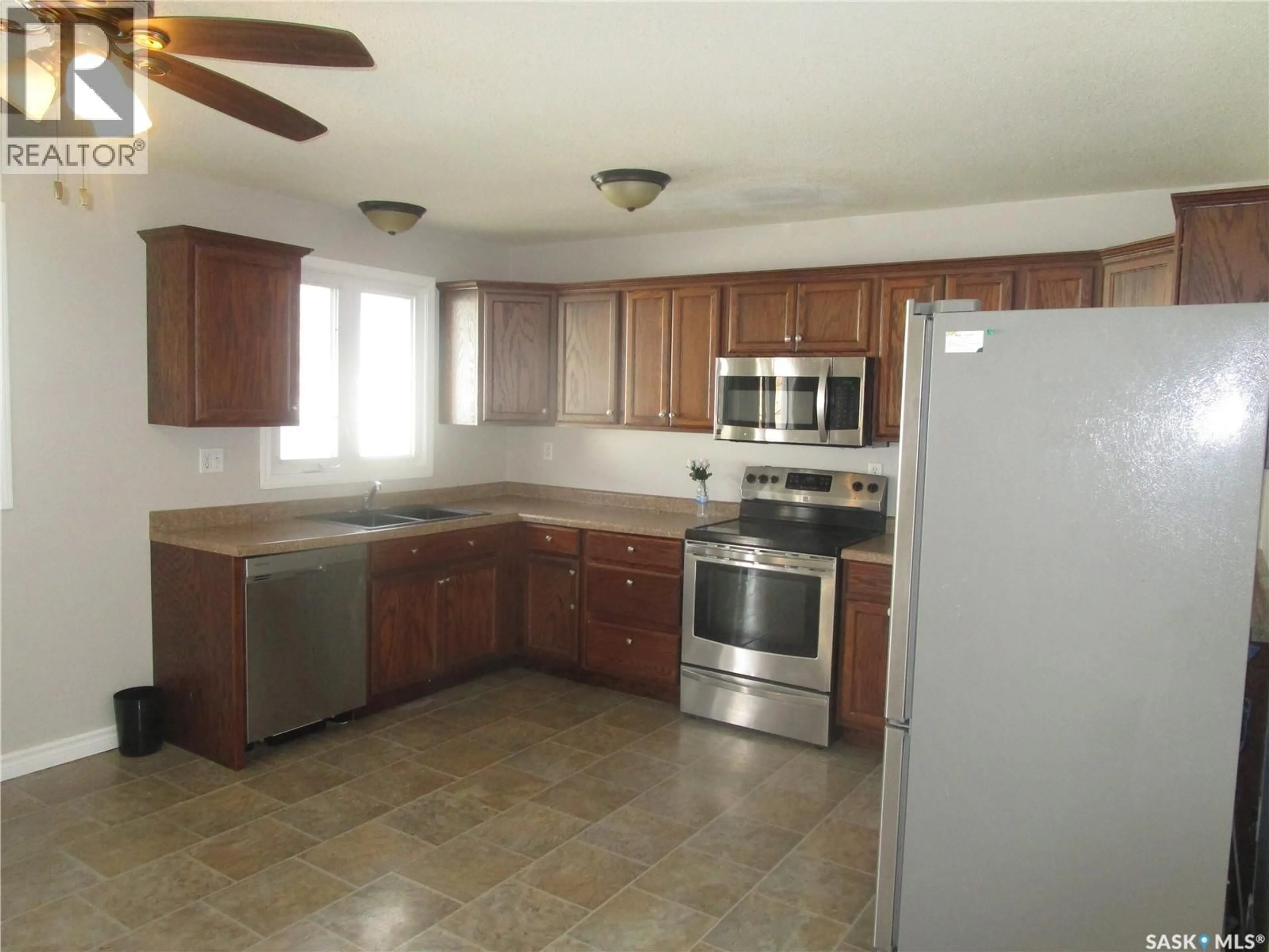 Standard kitchen, ceramic/tile floor for 224 CRAWFORD AVENUE, Coronach Saskatchewan S0H0Z0
