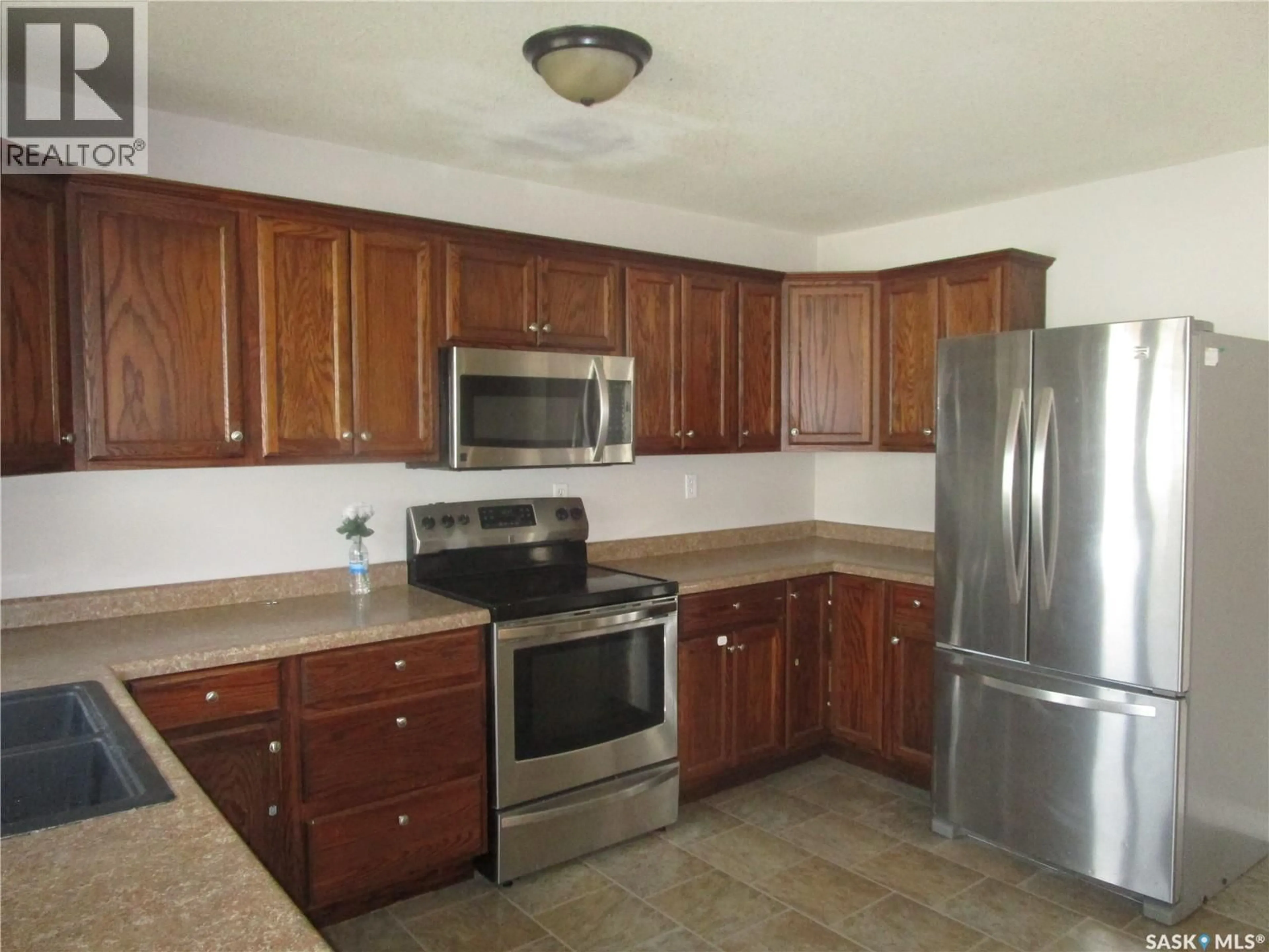 Standard kitchen, ceramic/tile floor for 224 CRAWFORD AVENUE, Coronach Saskatchewan S0H0Z0
