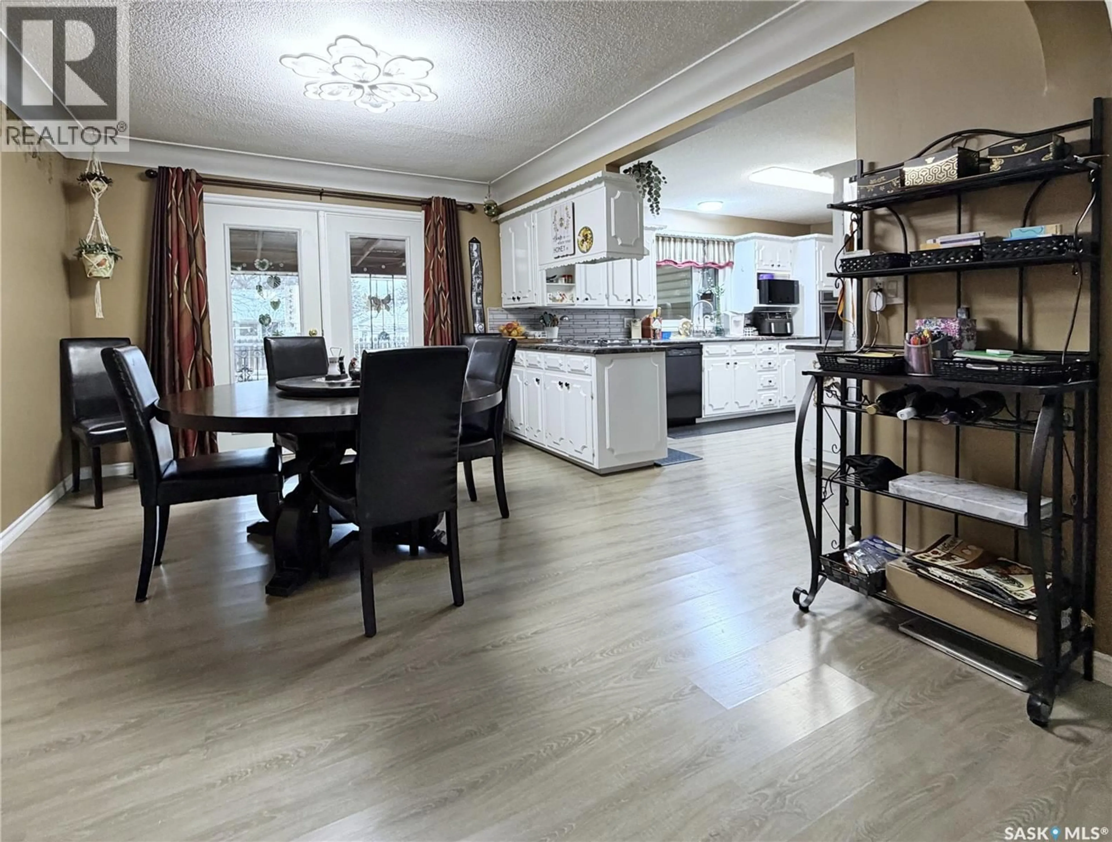 Open concept kitchen, unknown for 1442 NICHOLSON ROAD, Estevan Saskatchewan S4A1T8