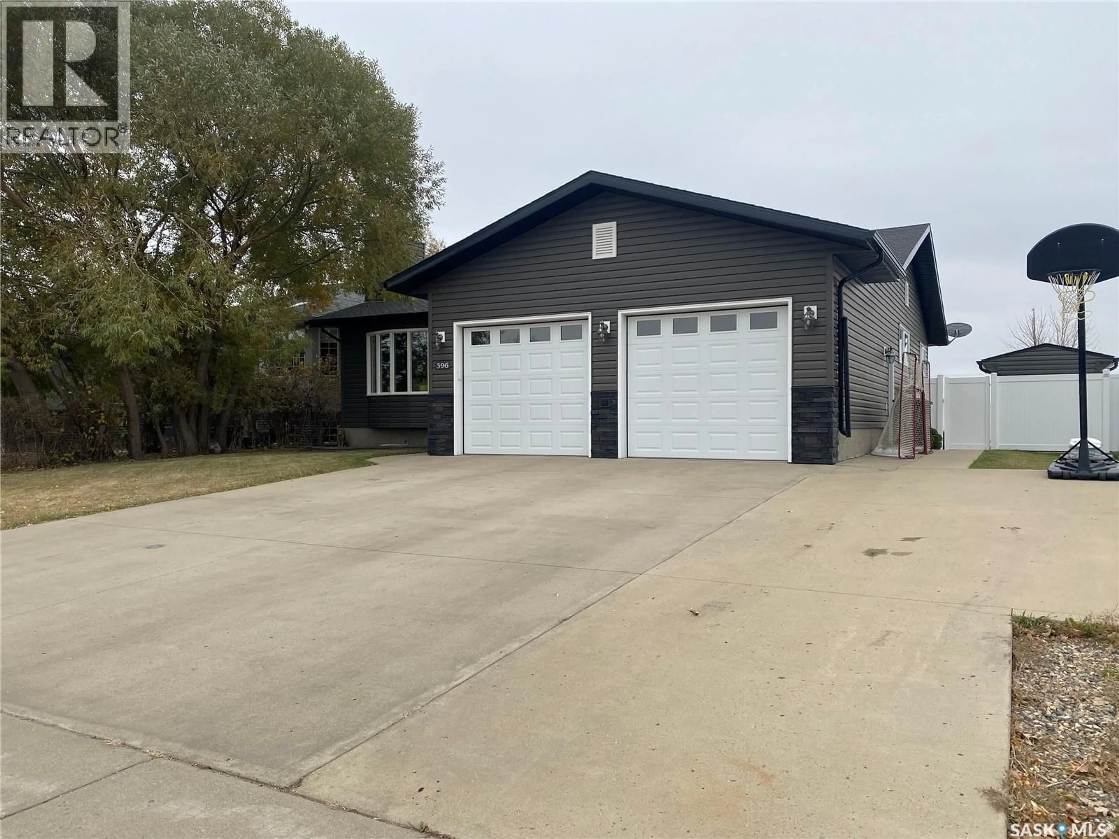 Indoor garage for 396 PETTERSON DRIVE, Estevan Saskatchewan S4A2P4