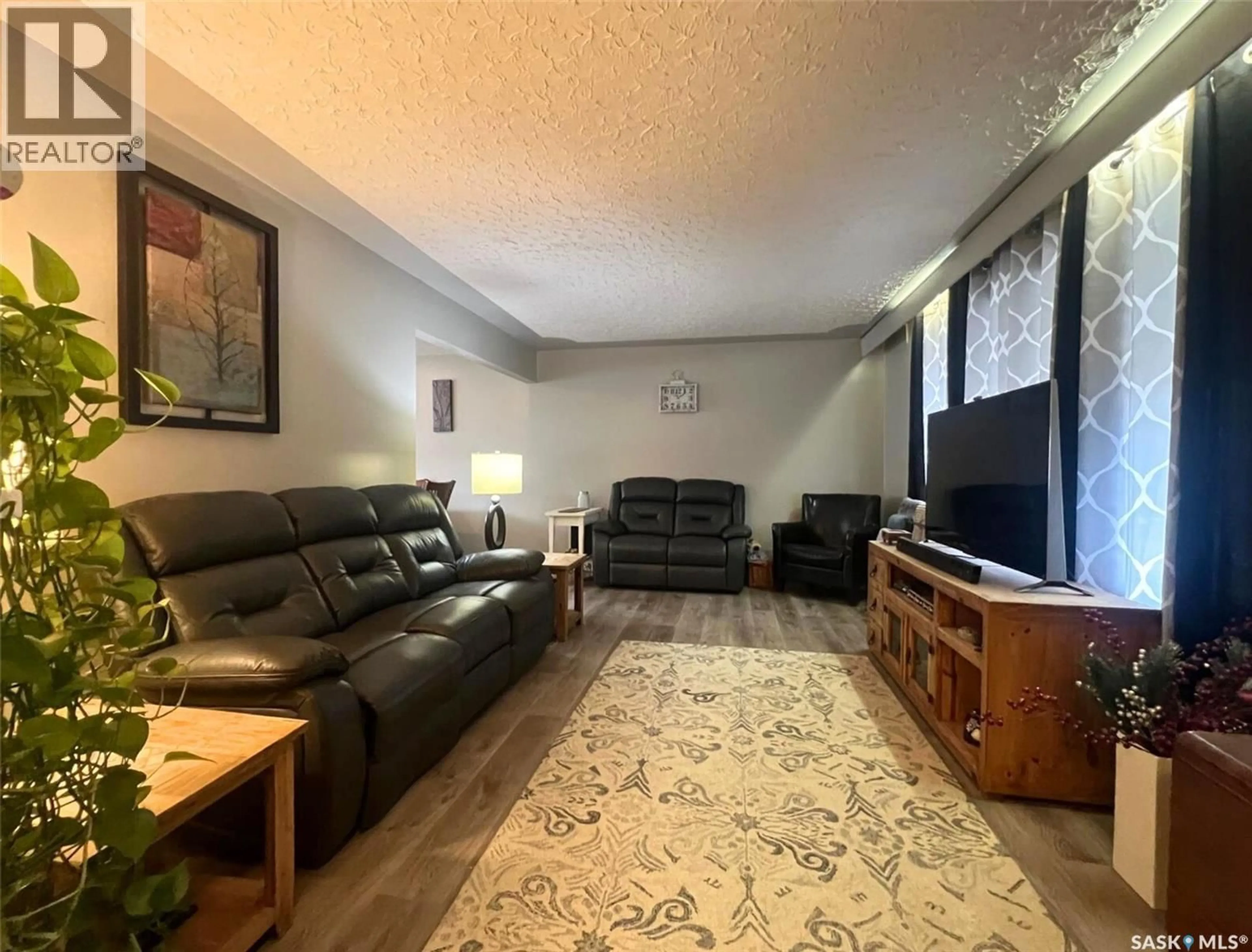 Living room with furniture, unknown for 437 4TH AVENUE, Swift Current Saskatchewan S9H0V3