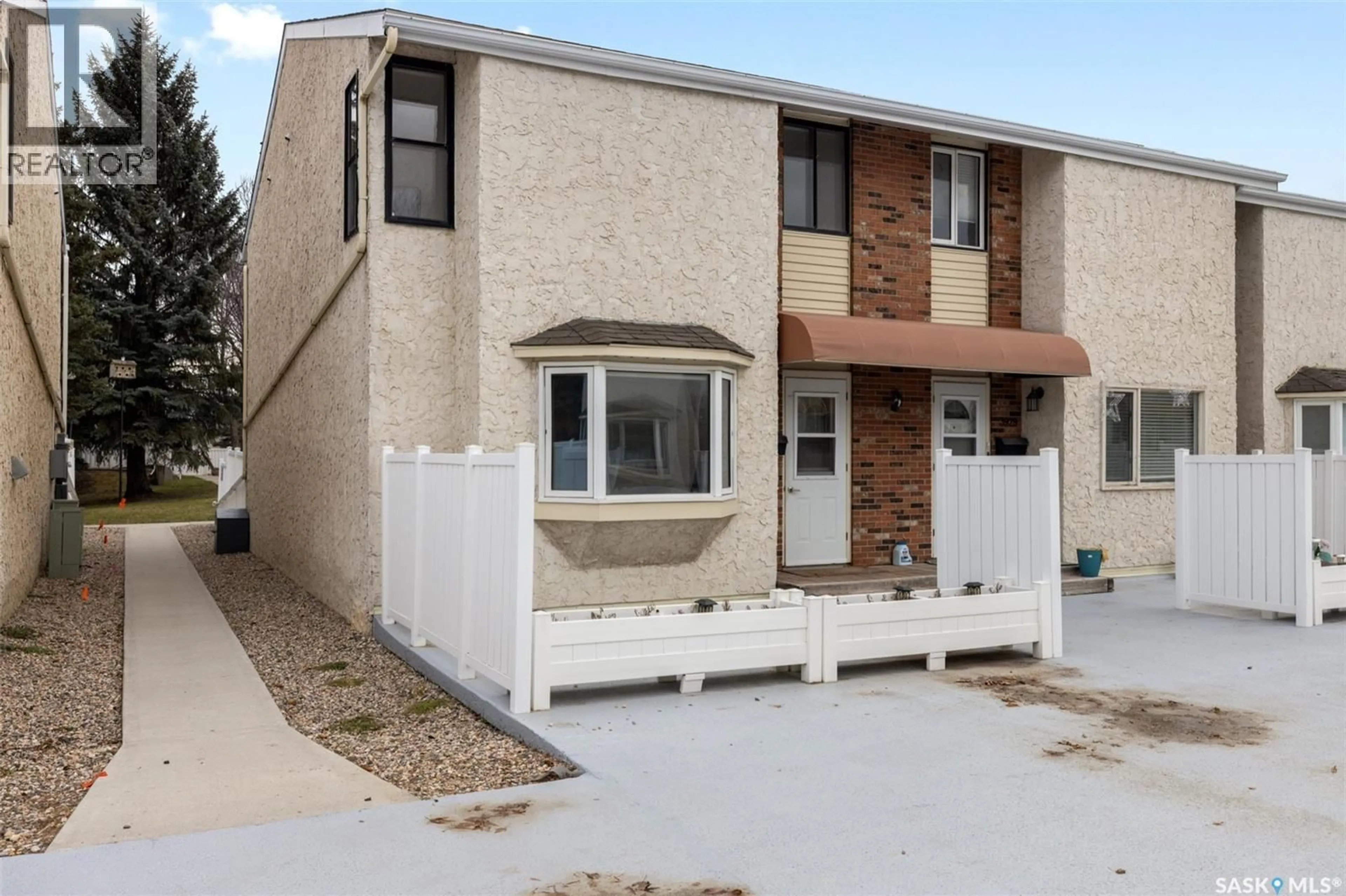 Home with vinyl exterior material, street for 3927 GORDON ROAD, Regina Saskatchewan S4S6G6
