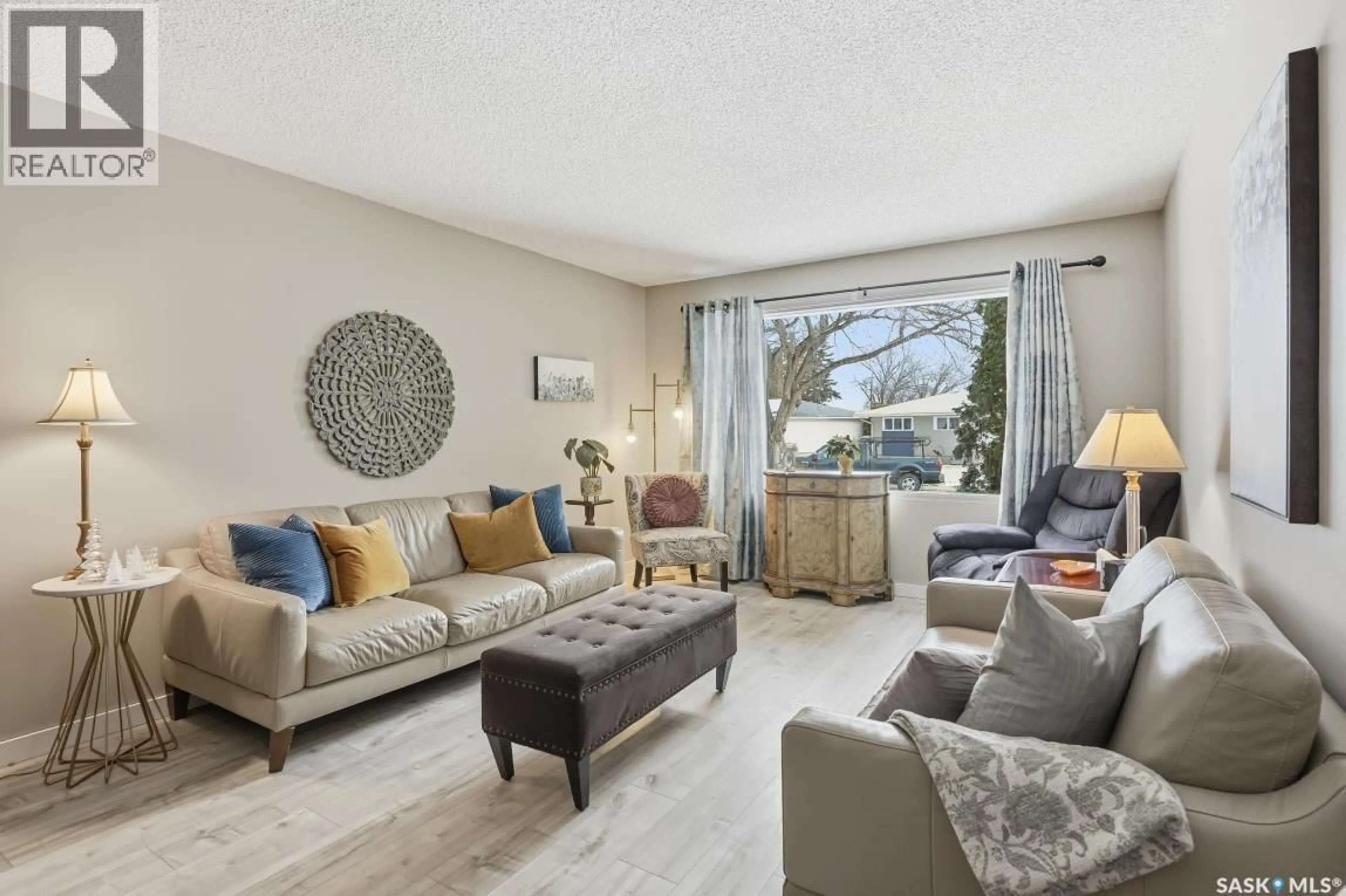 Living room with furniture, unknown for 5 JOHN EAST AVENUE, Saskatoon Saskatchewan S7N4A6