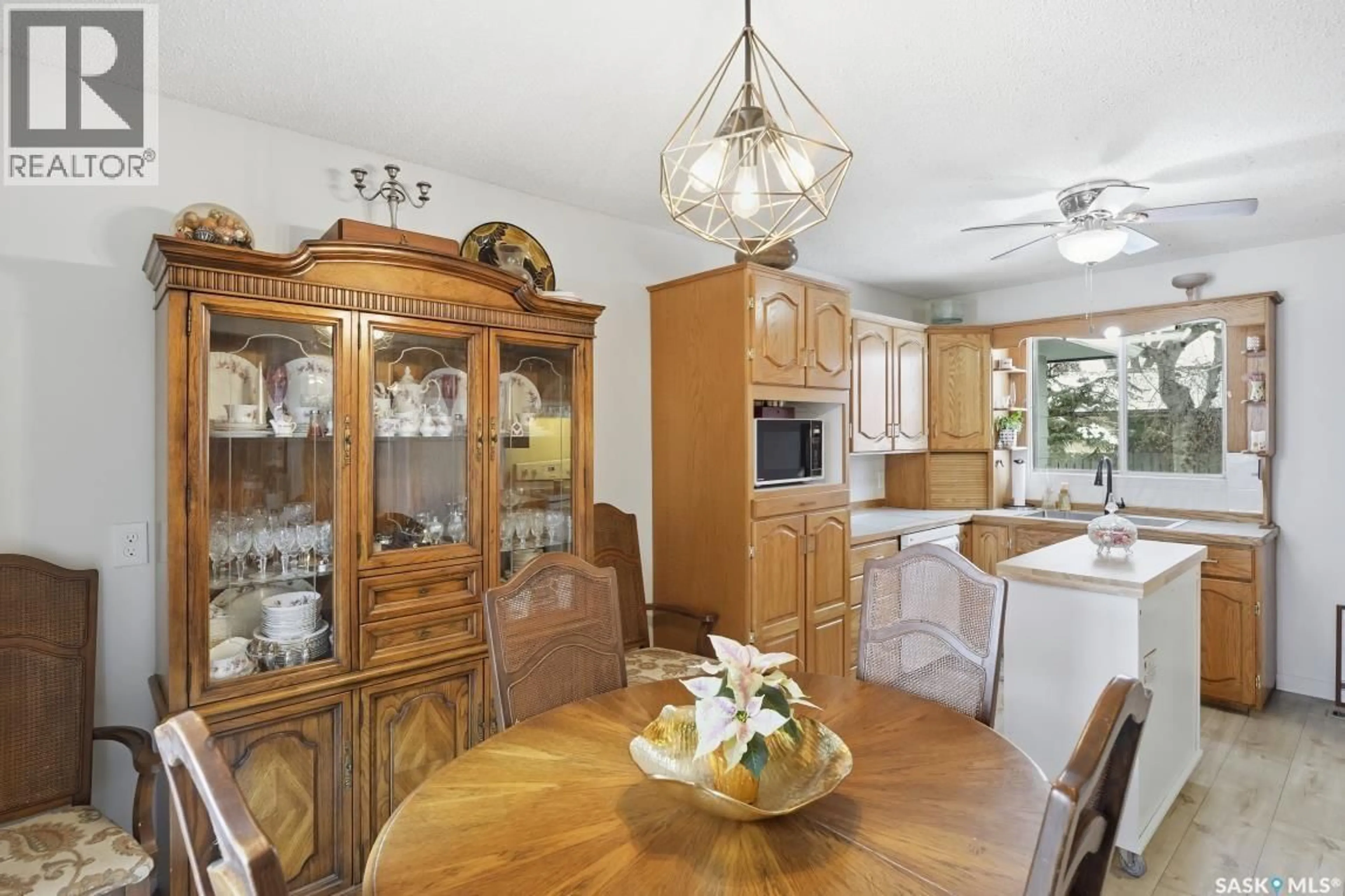 Open concept kitchen, unknown for 5 JOHN EAST AVENUE, Saskatoon Saskatchewan S7N4A6