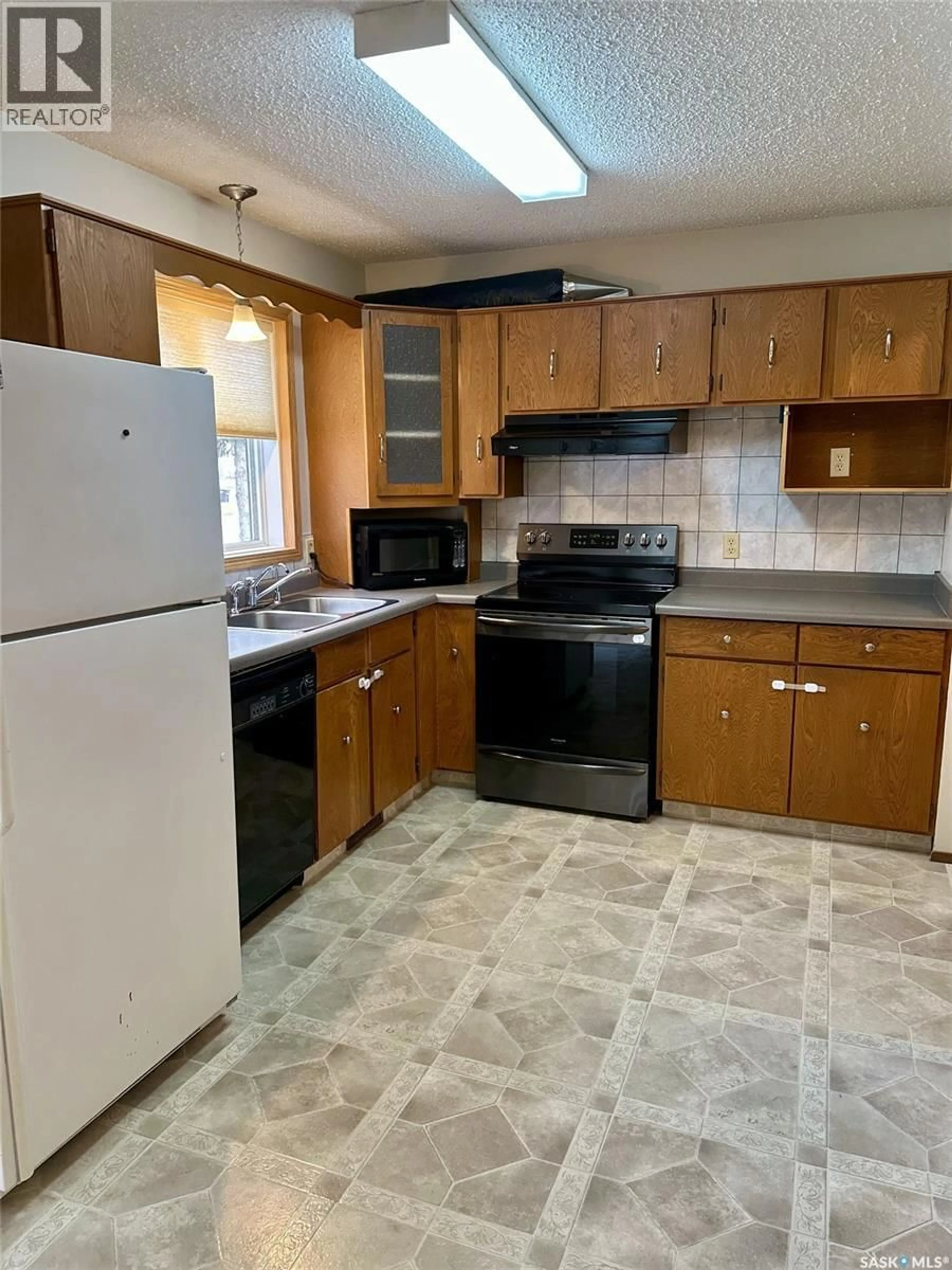 Standard kitchen, unknown for 205 ASPEN STREET, Leroy Saskatchewan S0K2P0