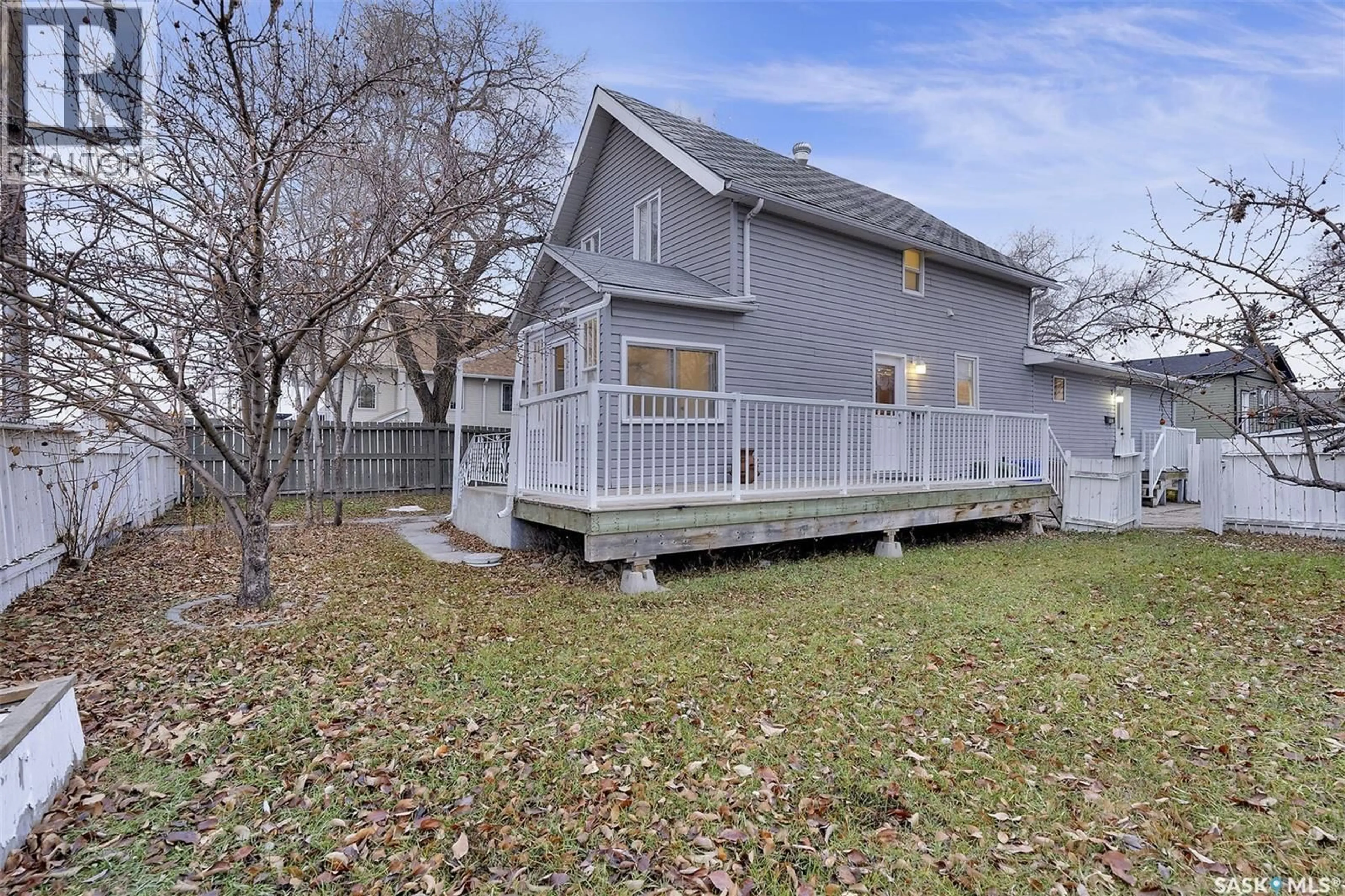 Patio, street for A-B - 902 4TH AVENUE, Regina Saskatchewan S4N3Y8