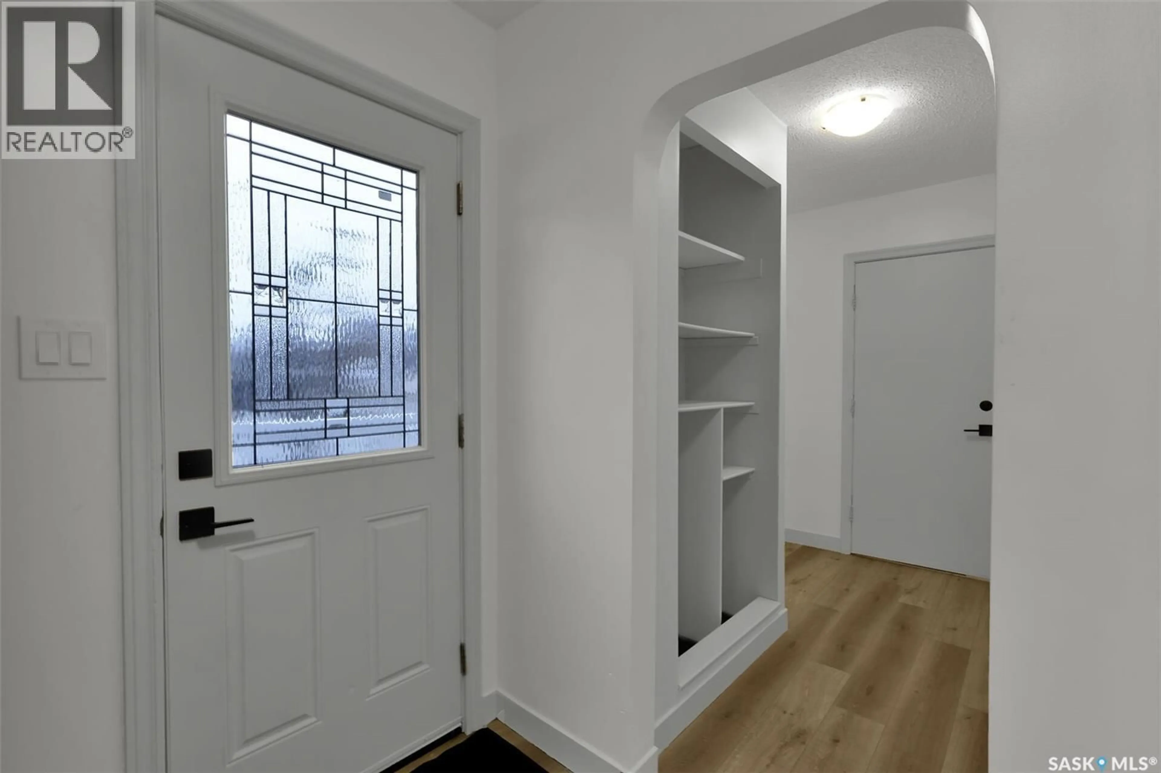 Indoor entryway for A-B - 902 4TH AVENUE, Regina Saskatchewan S4N3Y8