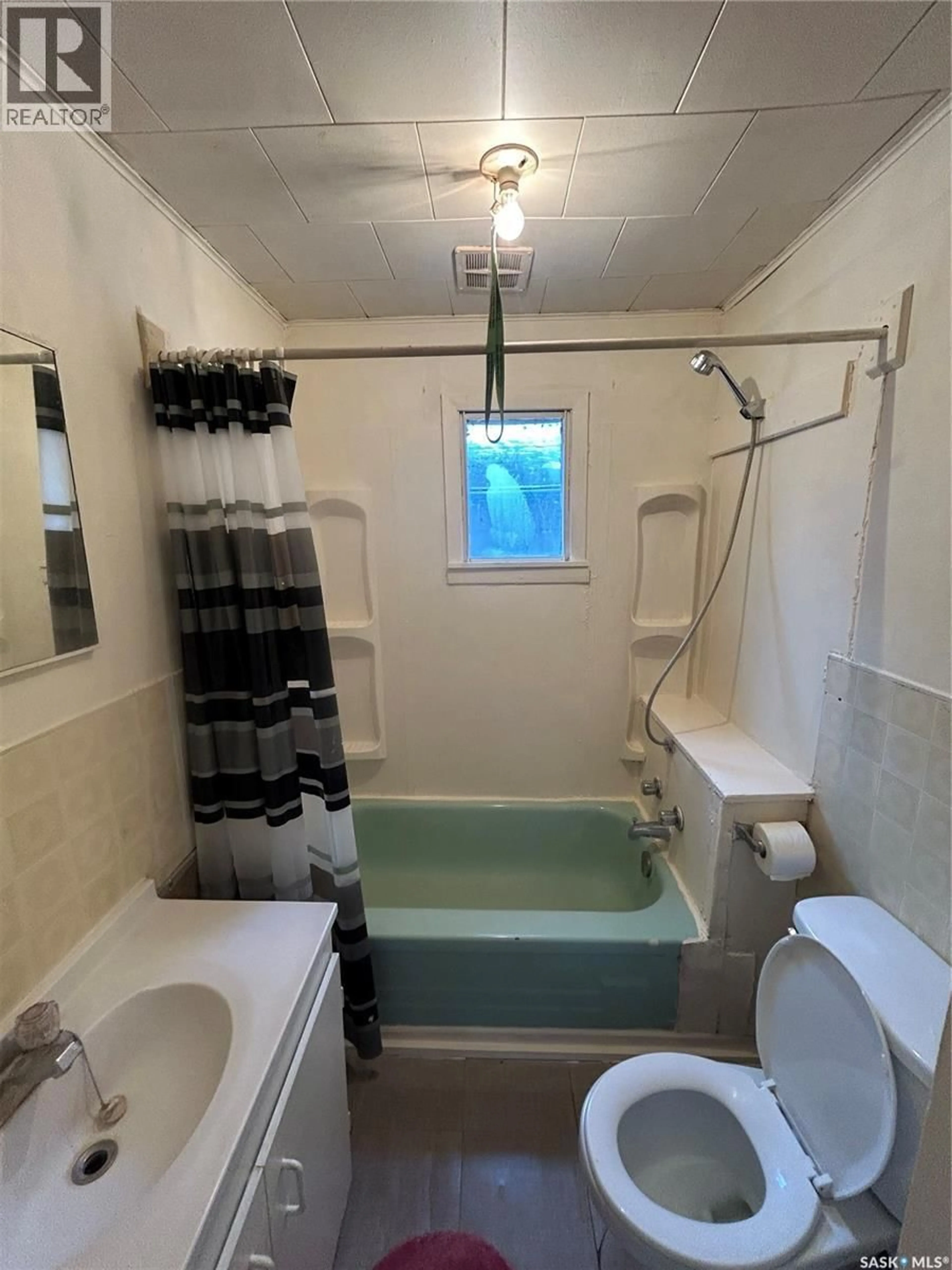 Standard bathroom, floor is not visible for 105 1ST AVENUE, Parkside Saskatchewan S0J2A0