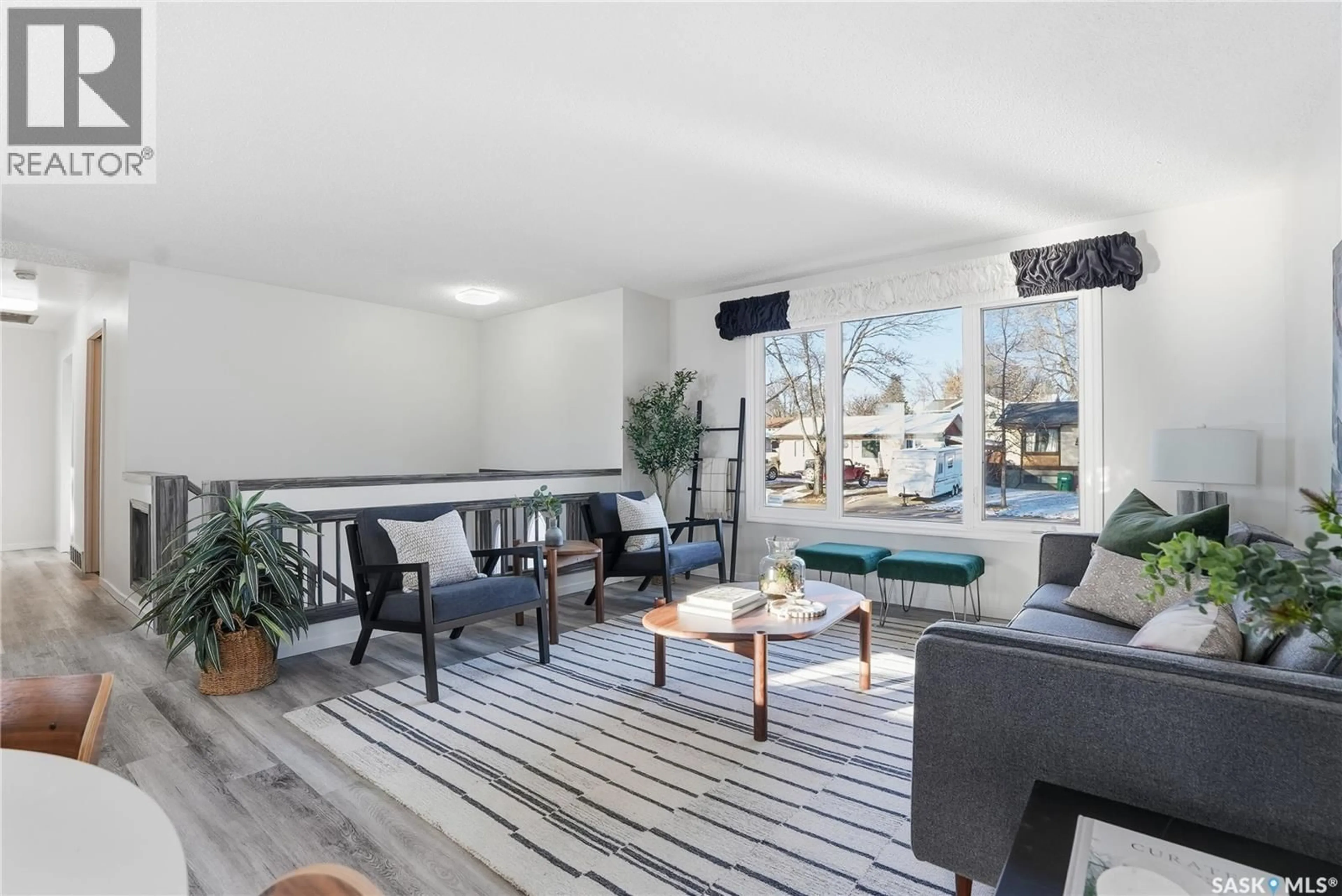 Living room with furniture, unknown for 582 APPLEBY DRIVE, Saskatoon Saskatchewan S7M4B8